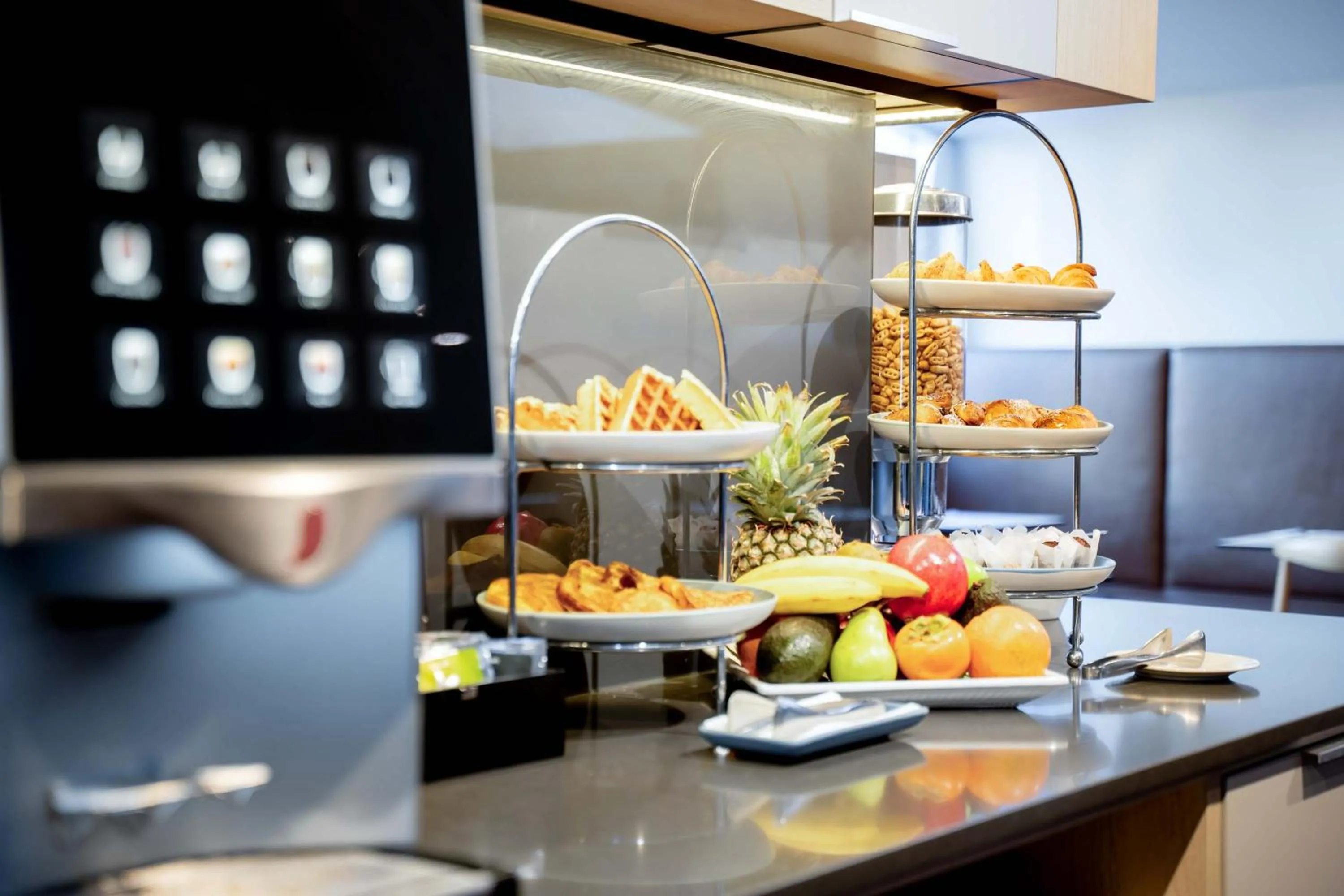 Buffet breakfast in Mantra on Northbourne