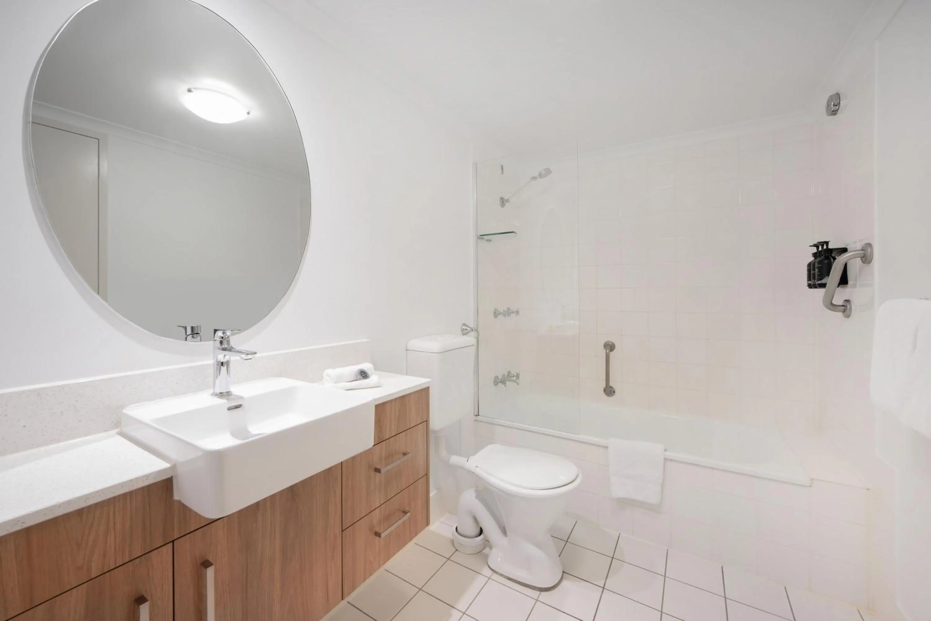 Shower in Mantra on Northbourne