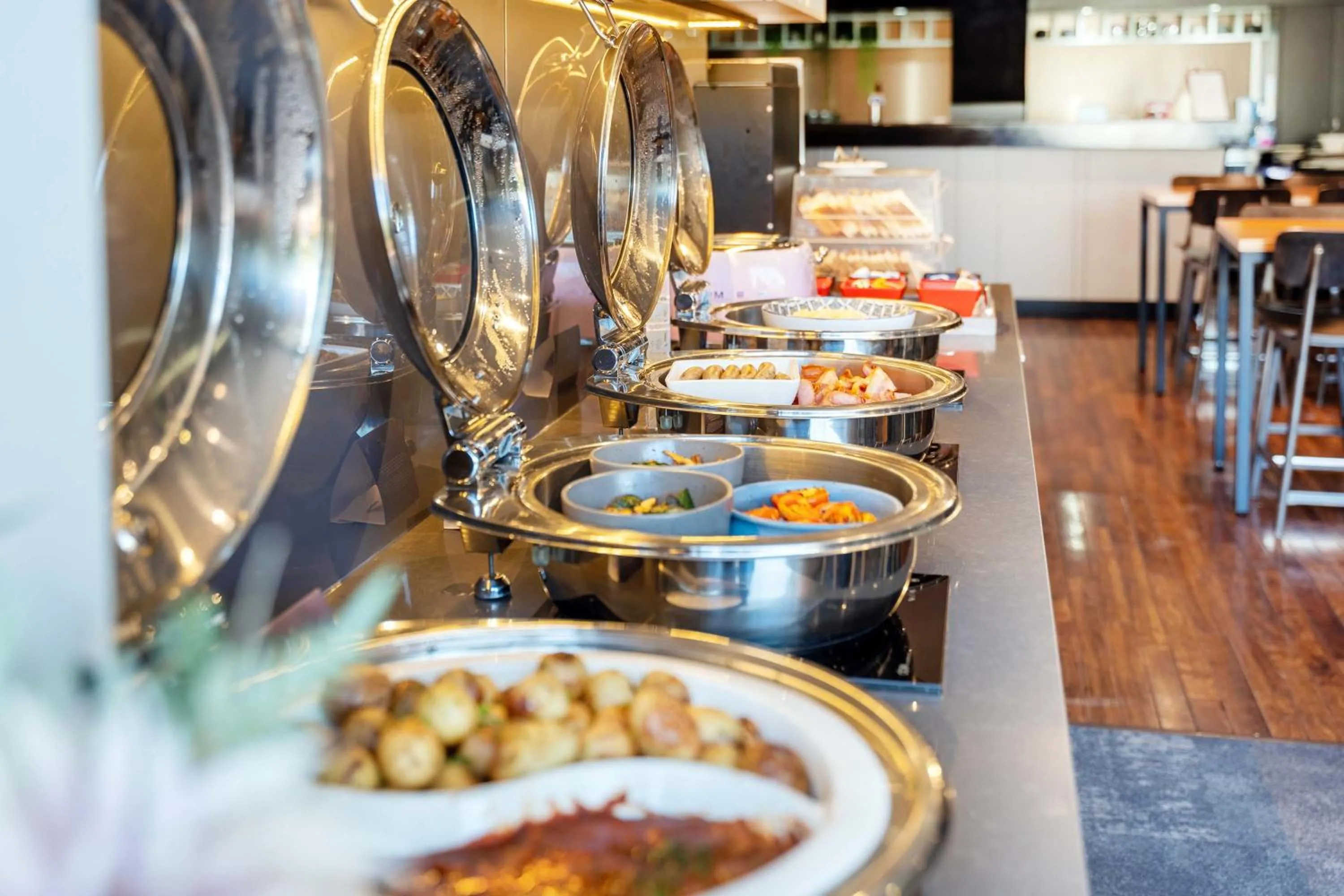 Buffet breakfast in Mantra on Northbourne