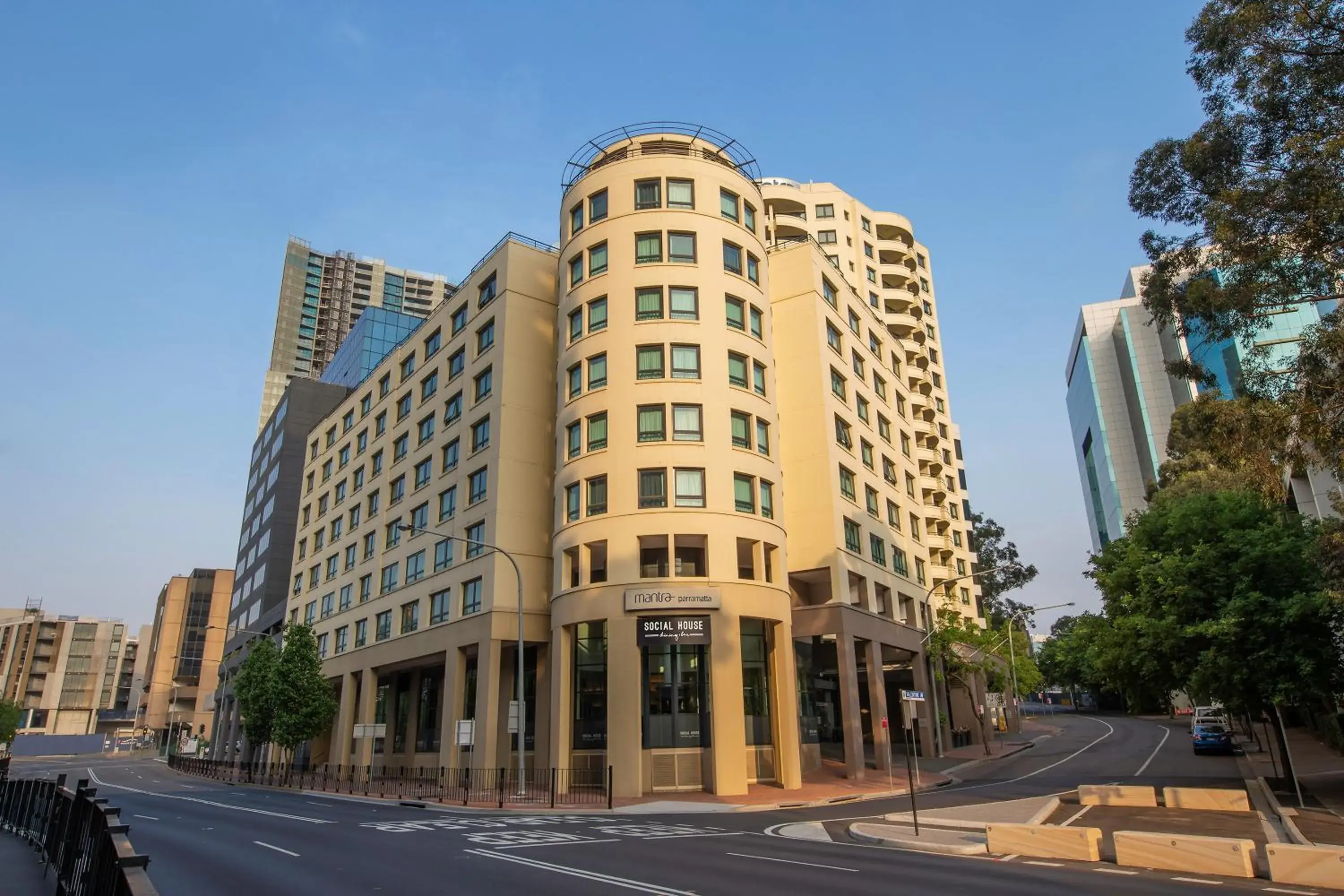 Property building in Mantra Parramatta Property building in Mantra Parramatta