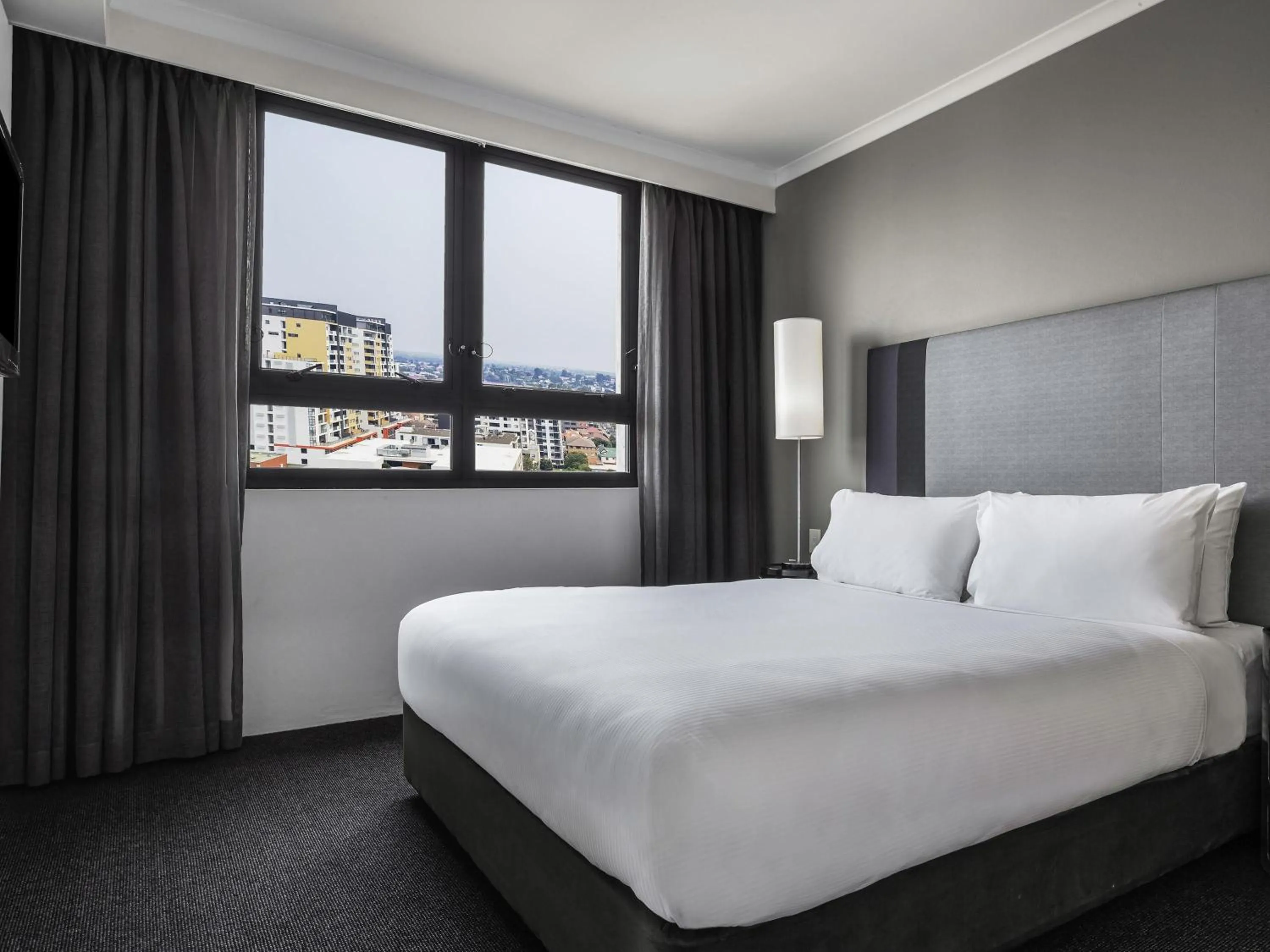 Bedroom, Bed in Mantra Parramatta