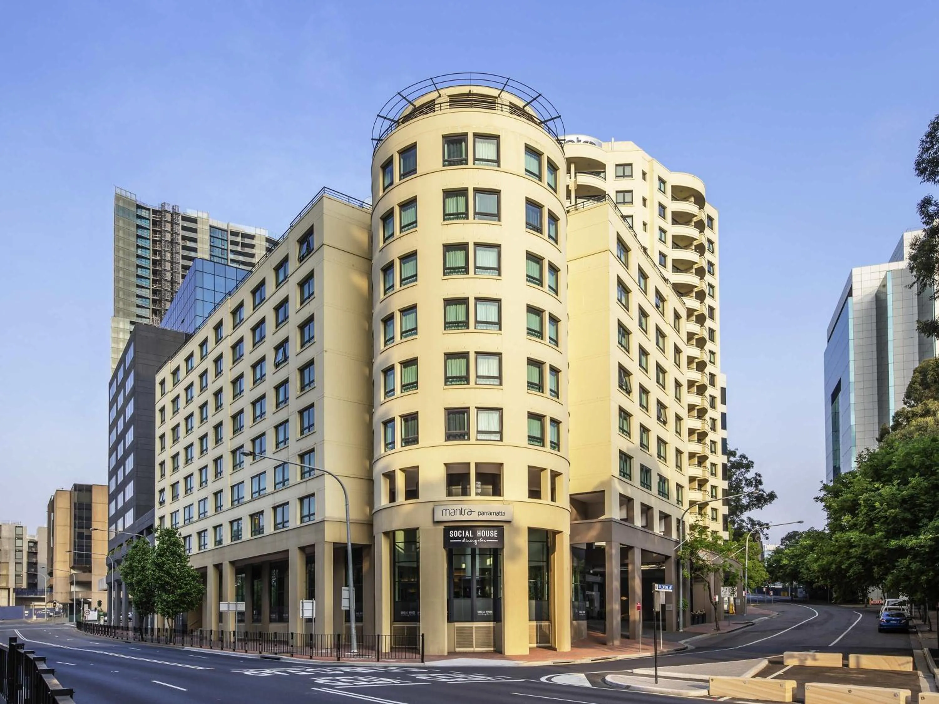 Property building in Mantra Parramatta