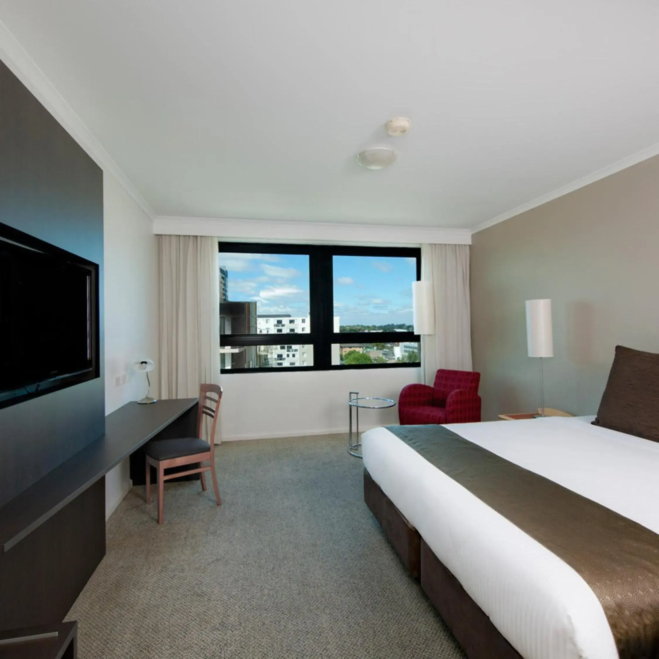 Seating area, Bed in Mantra Parramatta Seating area, Bed in Mantra Parramatta