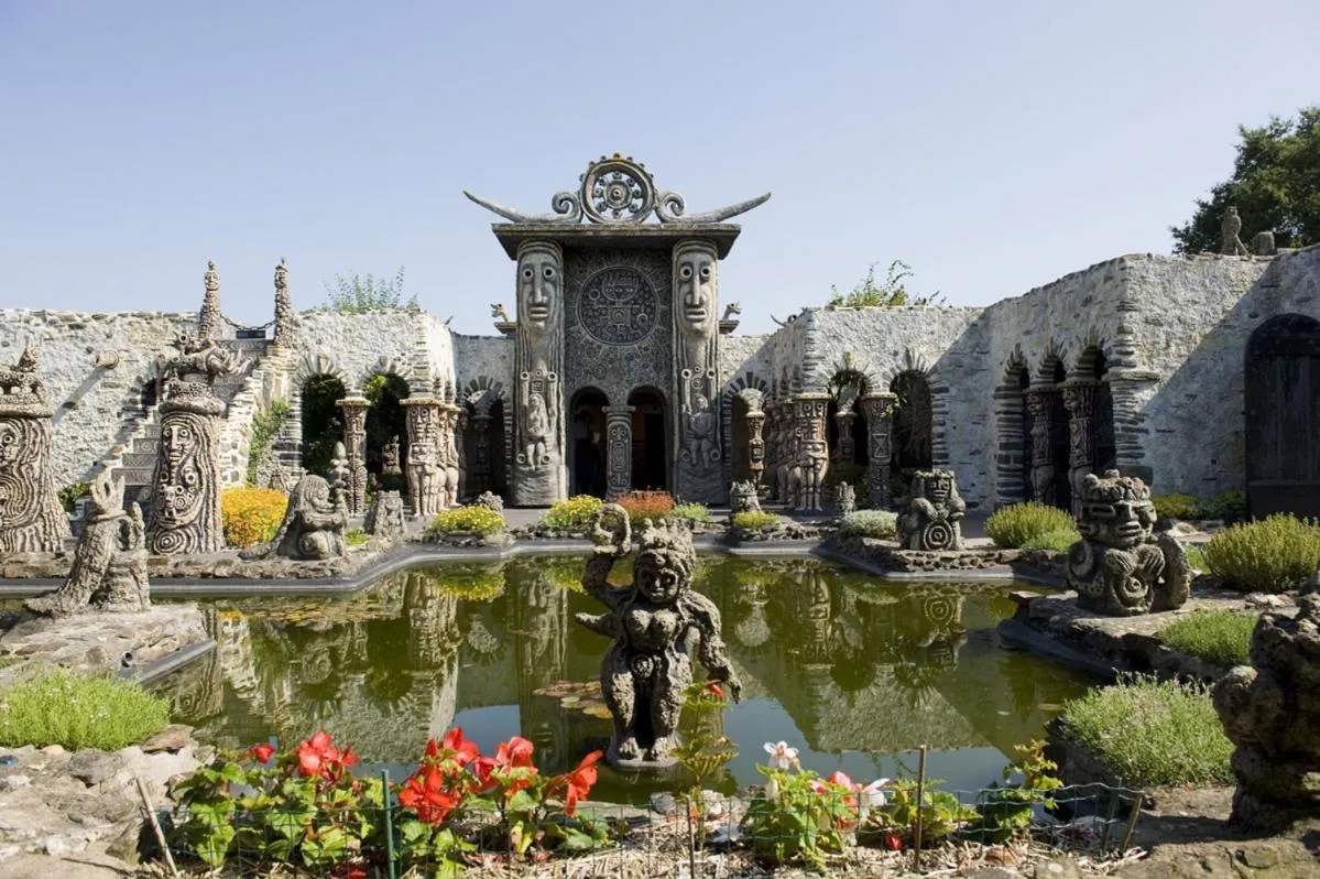Nearby landmark in Logis de la Helberdière