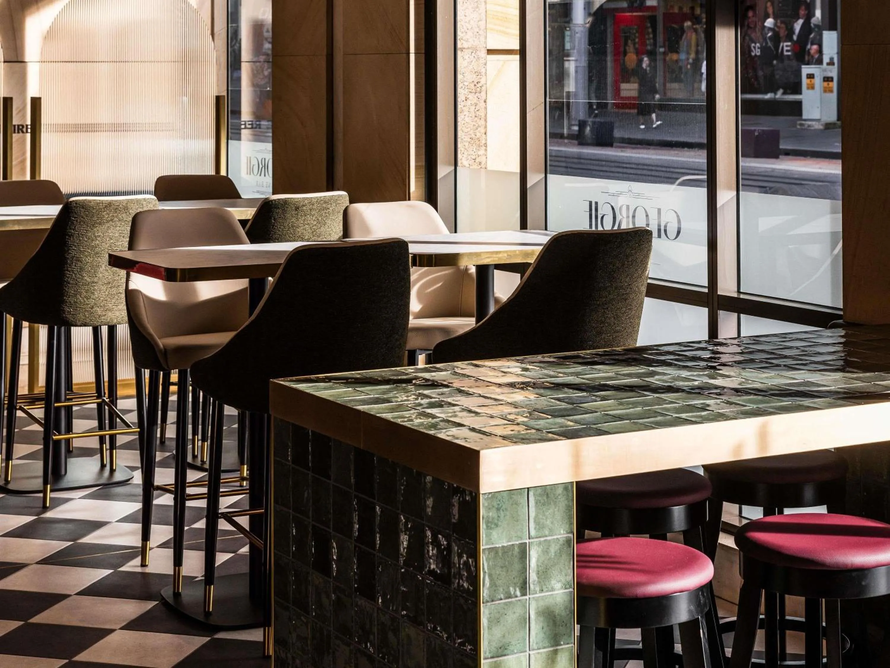 Restaurant/places to eat in Mantra 2 Bond Street