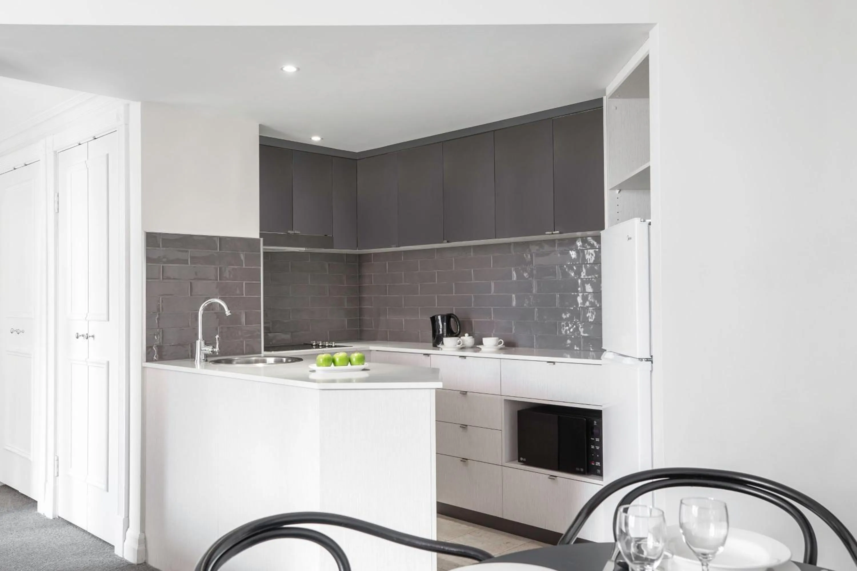 kitchen in Mantra 2 Bond Street