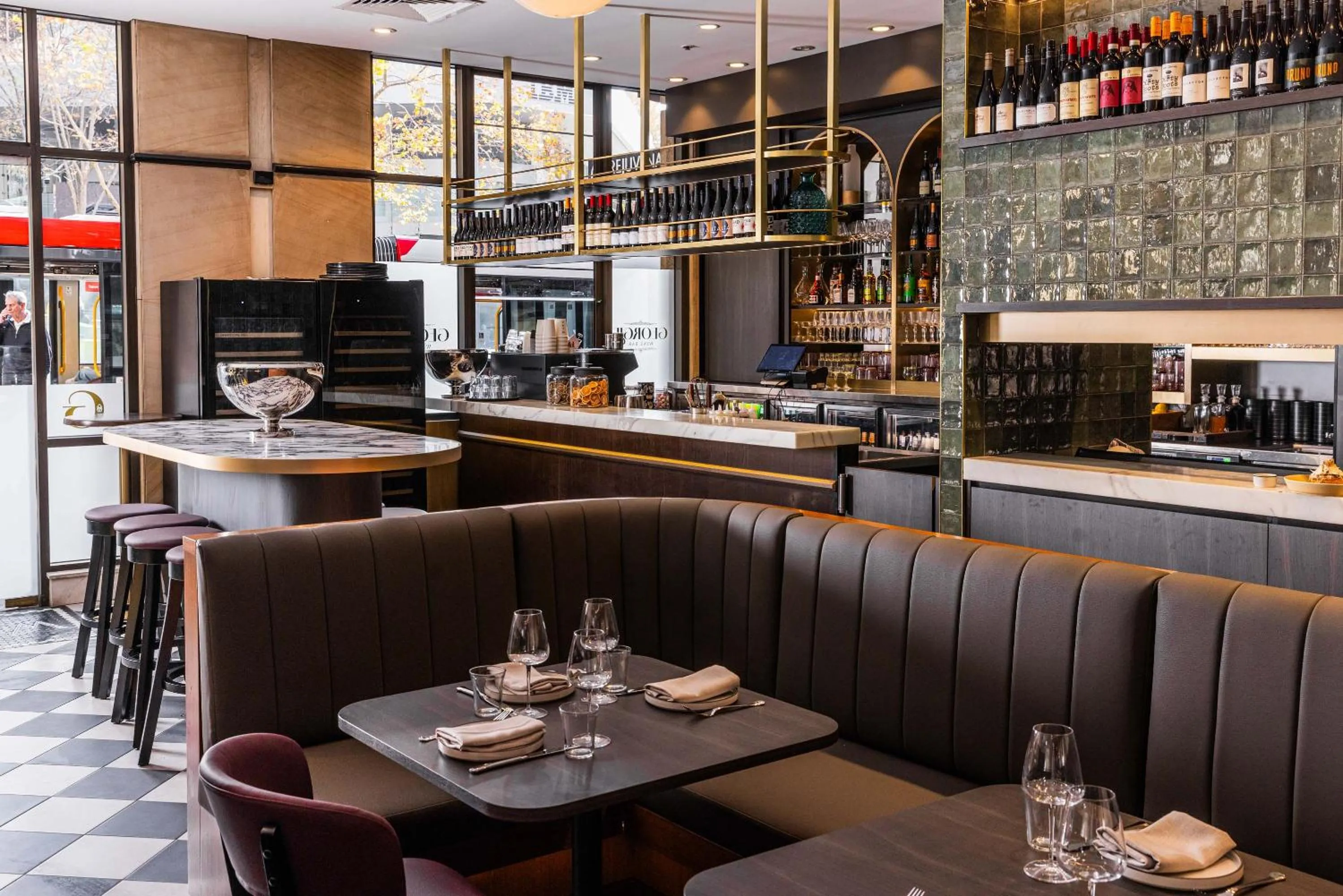 Restaurant/places to eat in Mantra 2 Bond Street