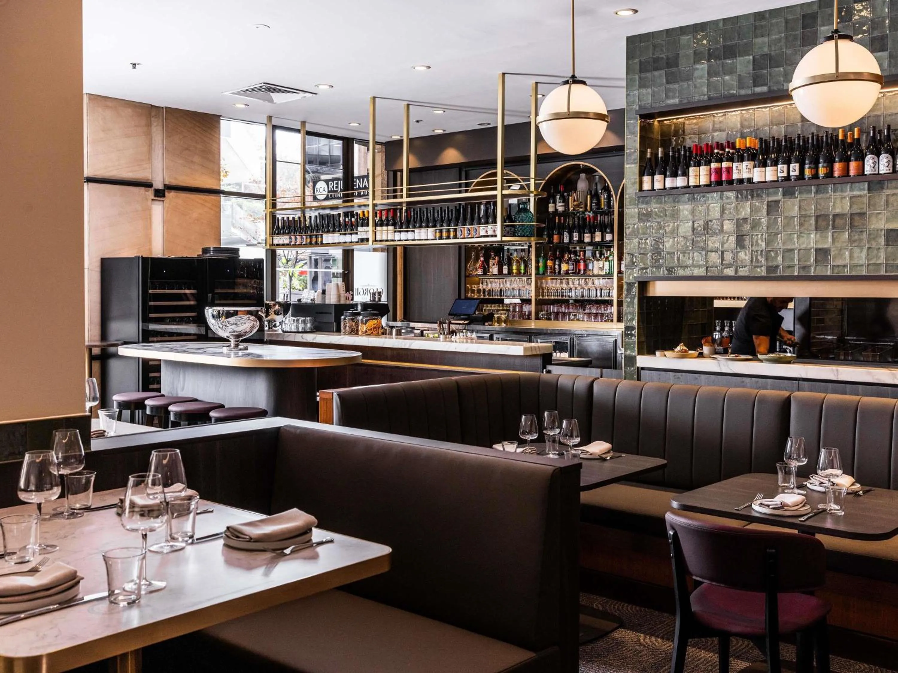 Restaurant/places to eat in Mantra 2 Bond Street