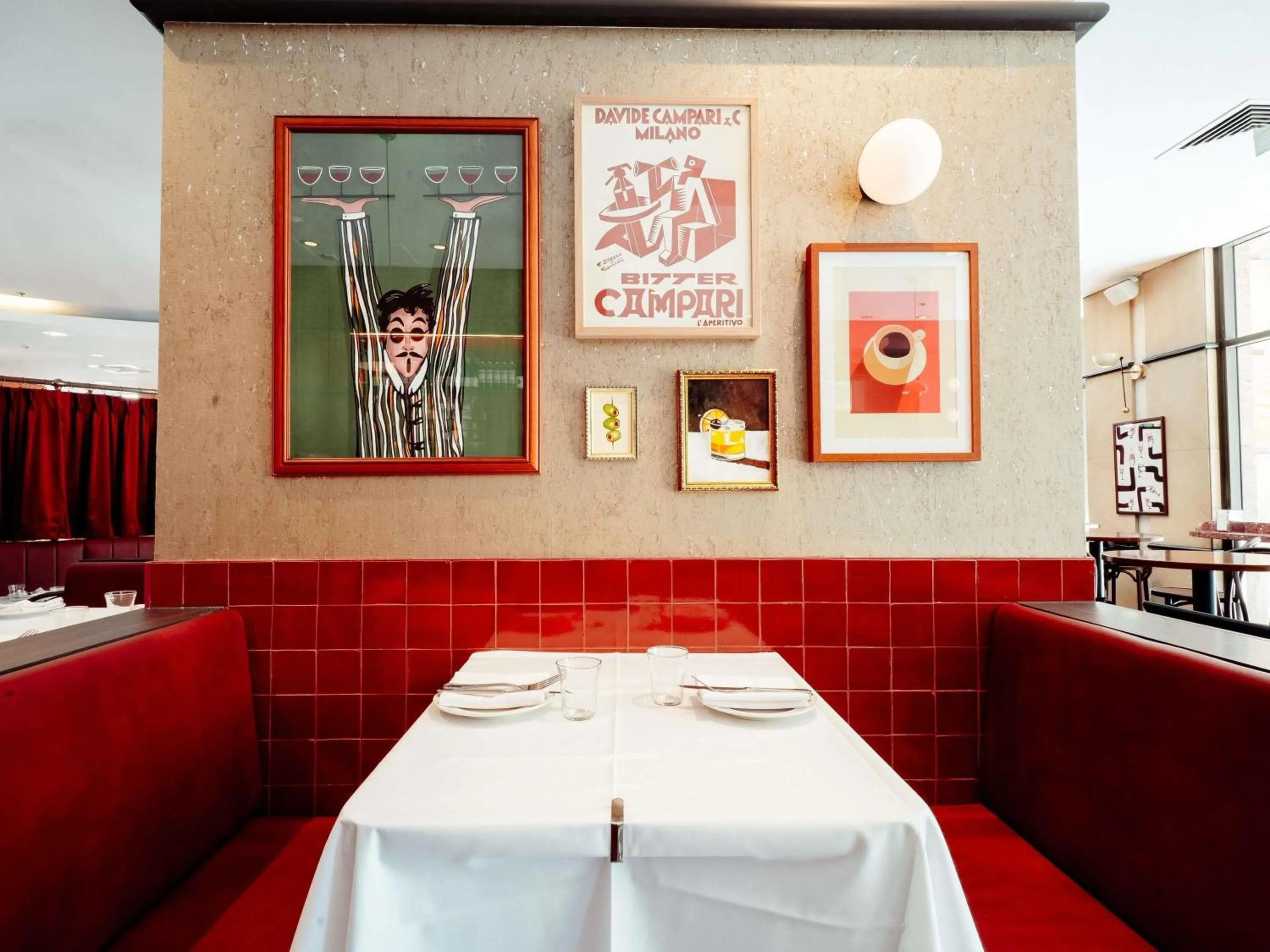 Restaurant/places to eat, Bed in Mantra 2 Bond Street