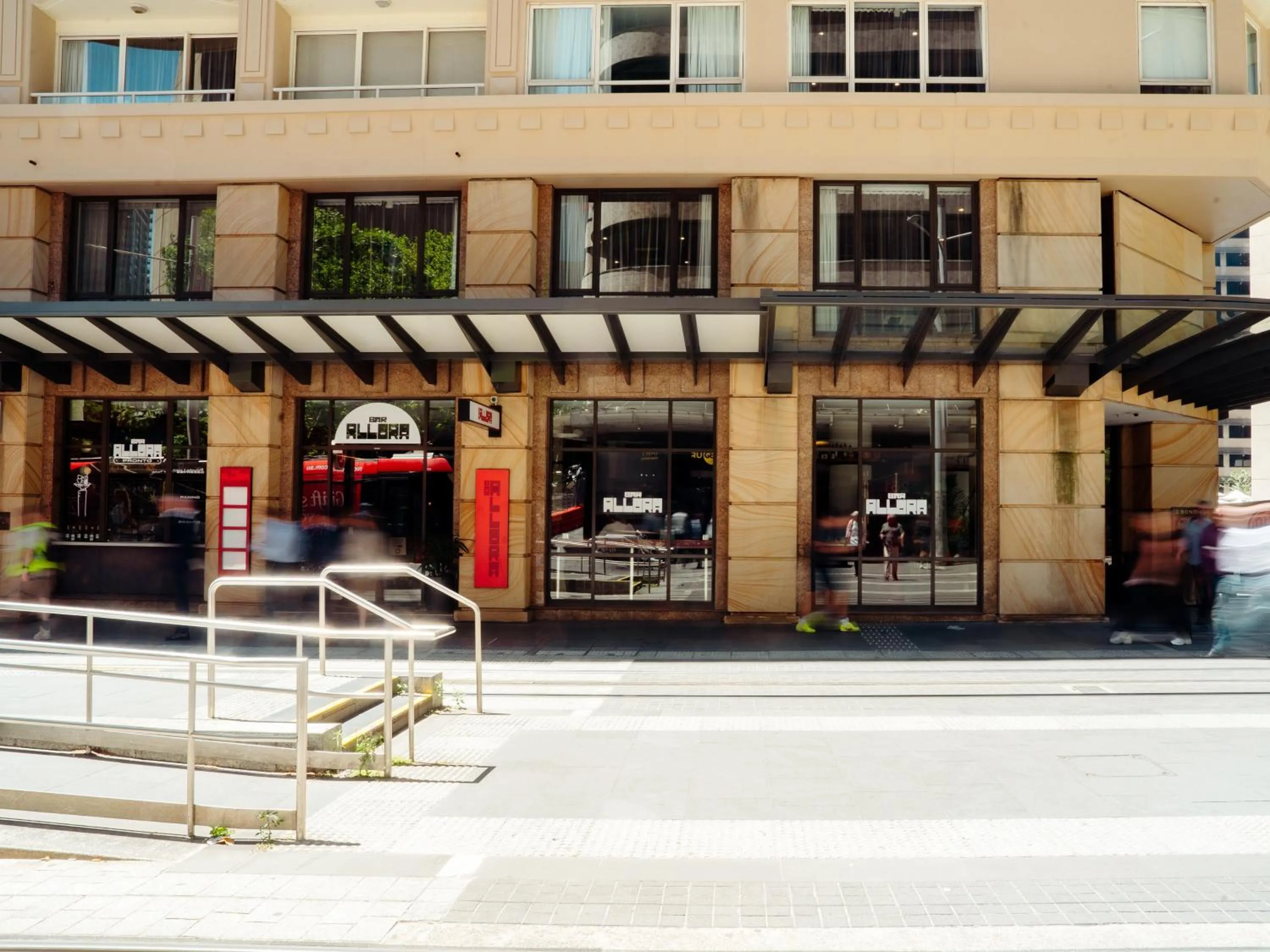 Restaurant/places to eat in Mantra 2 Bond Street