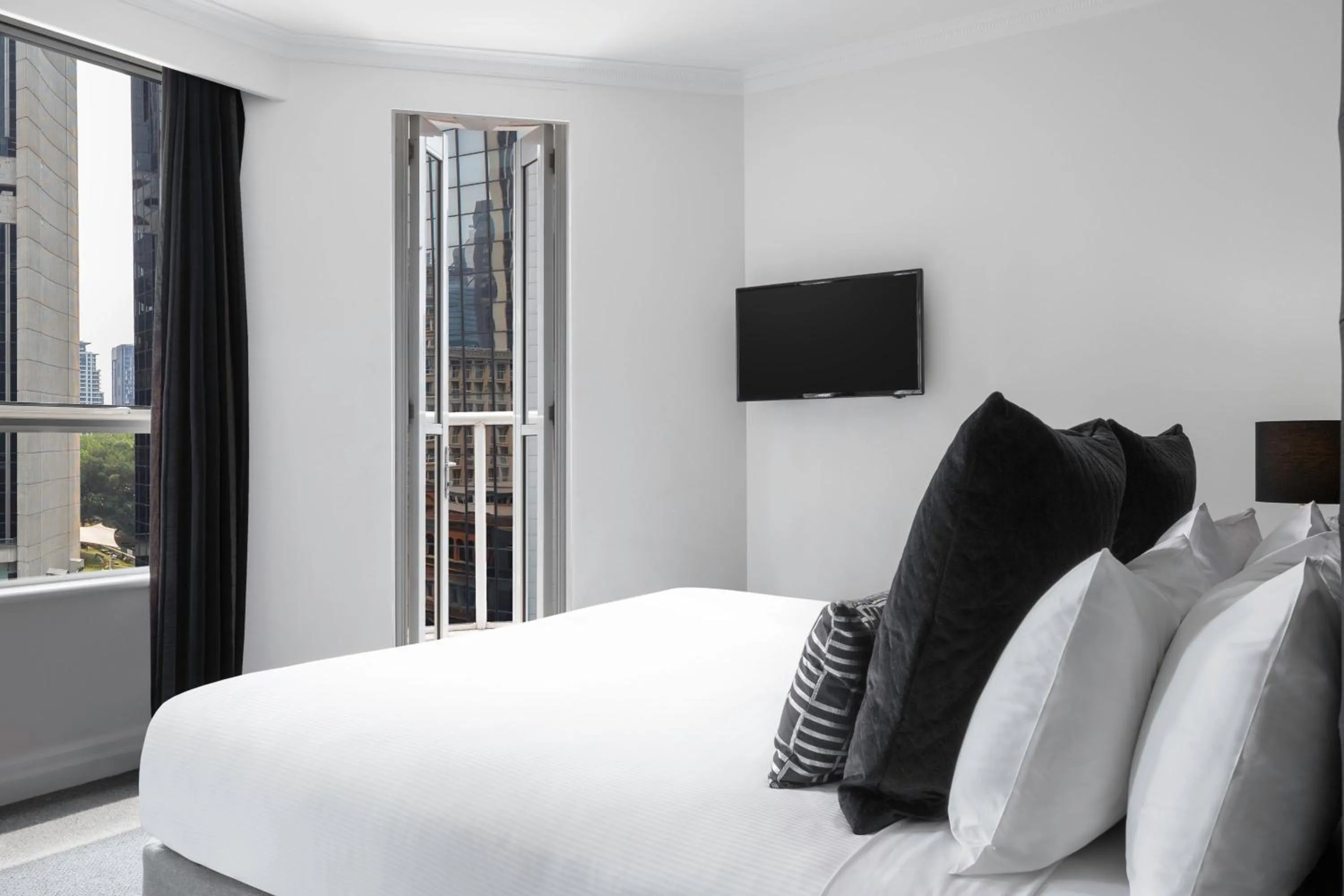 Bed in Mantra 2 Bond Street