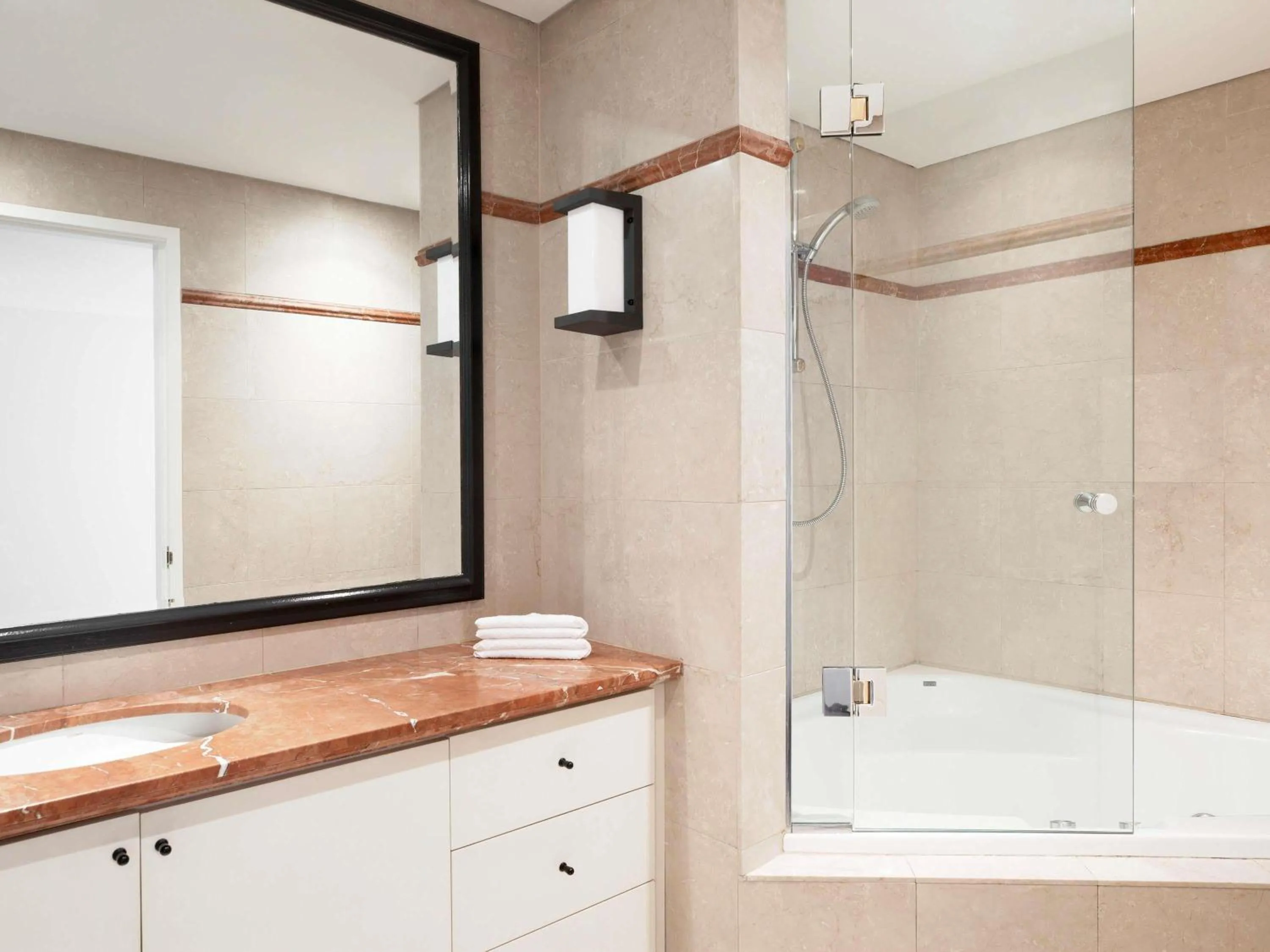 Bedroom in Mantra 2 Bond Street