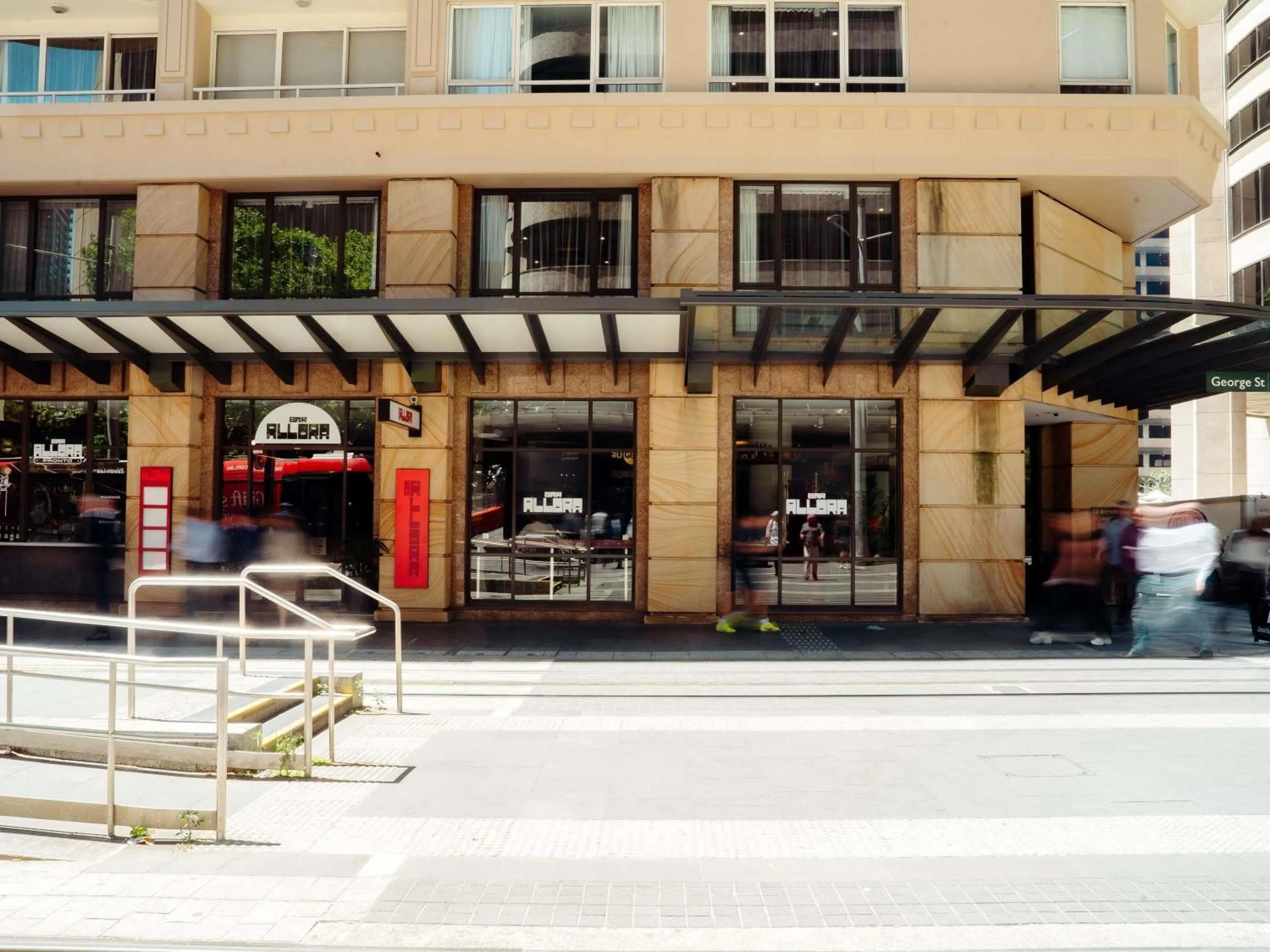 Restaurant/places to eat in Mantra 2 Bond Street