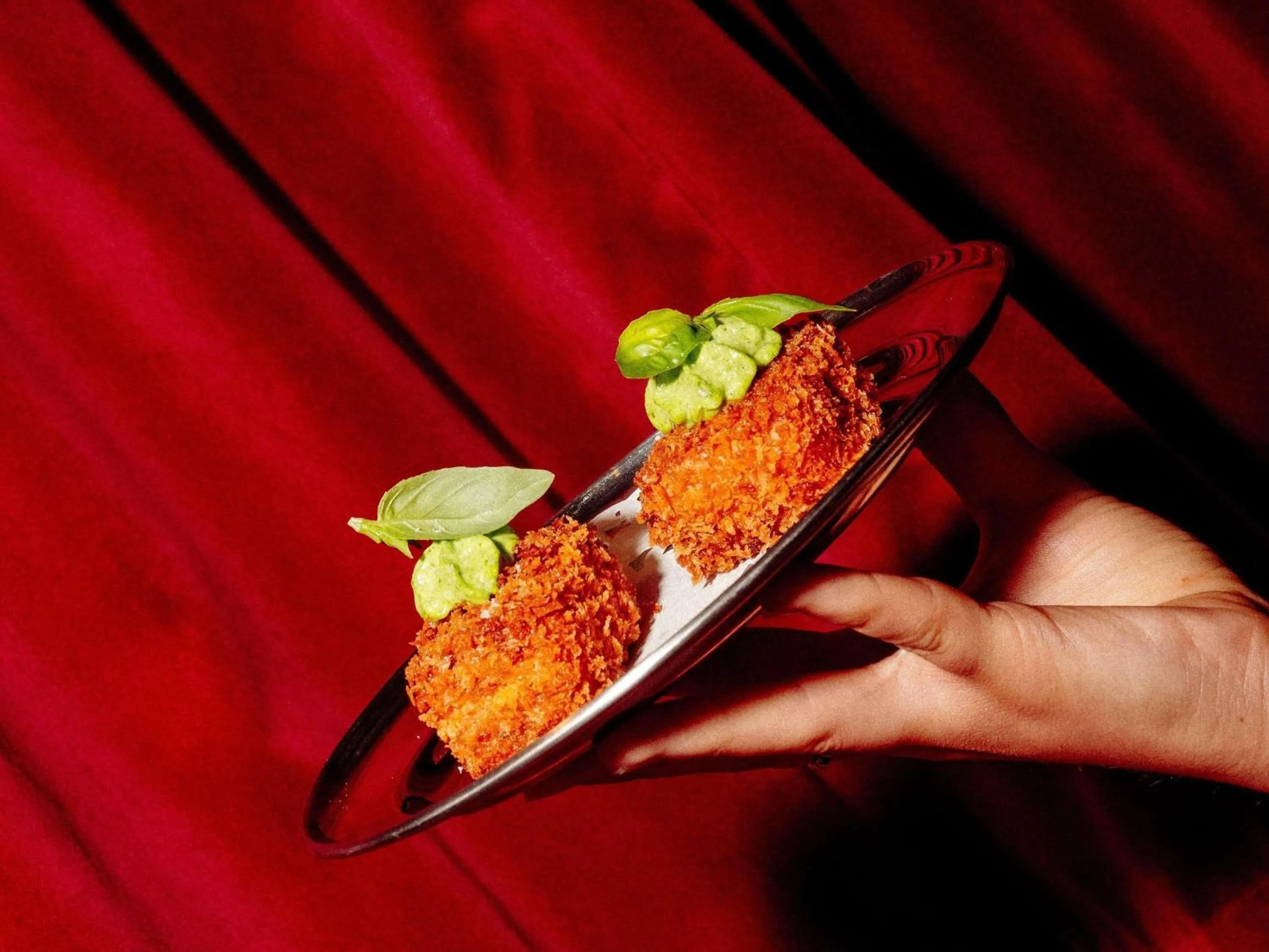 Restaurant/places to eat in Mantra 2 Bond Street