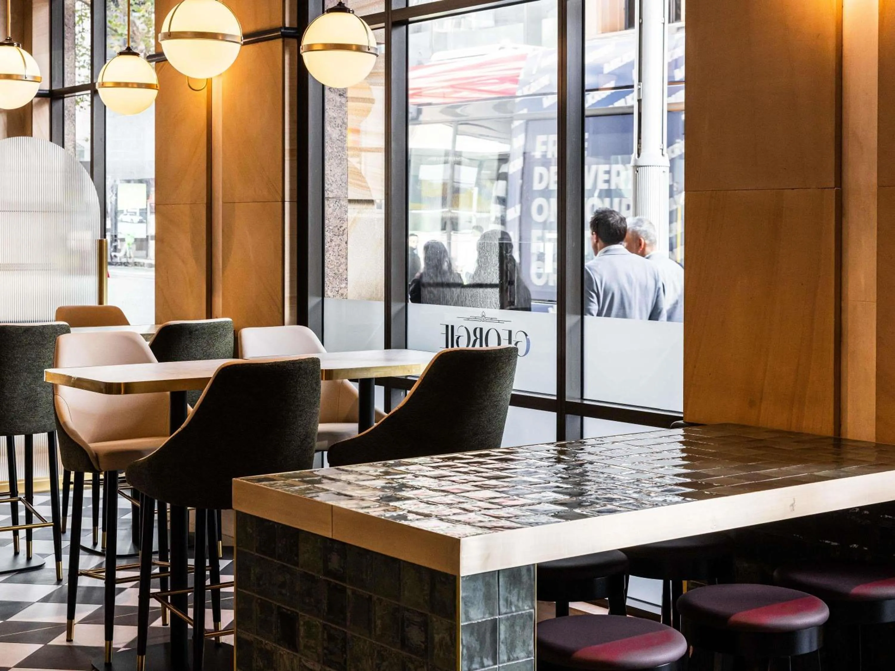 Restaurant/places to eat in Mantra 2 Bond Street