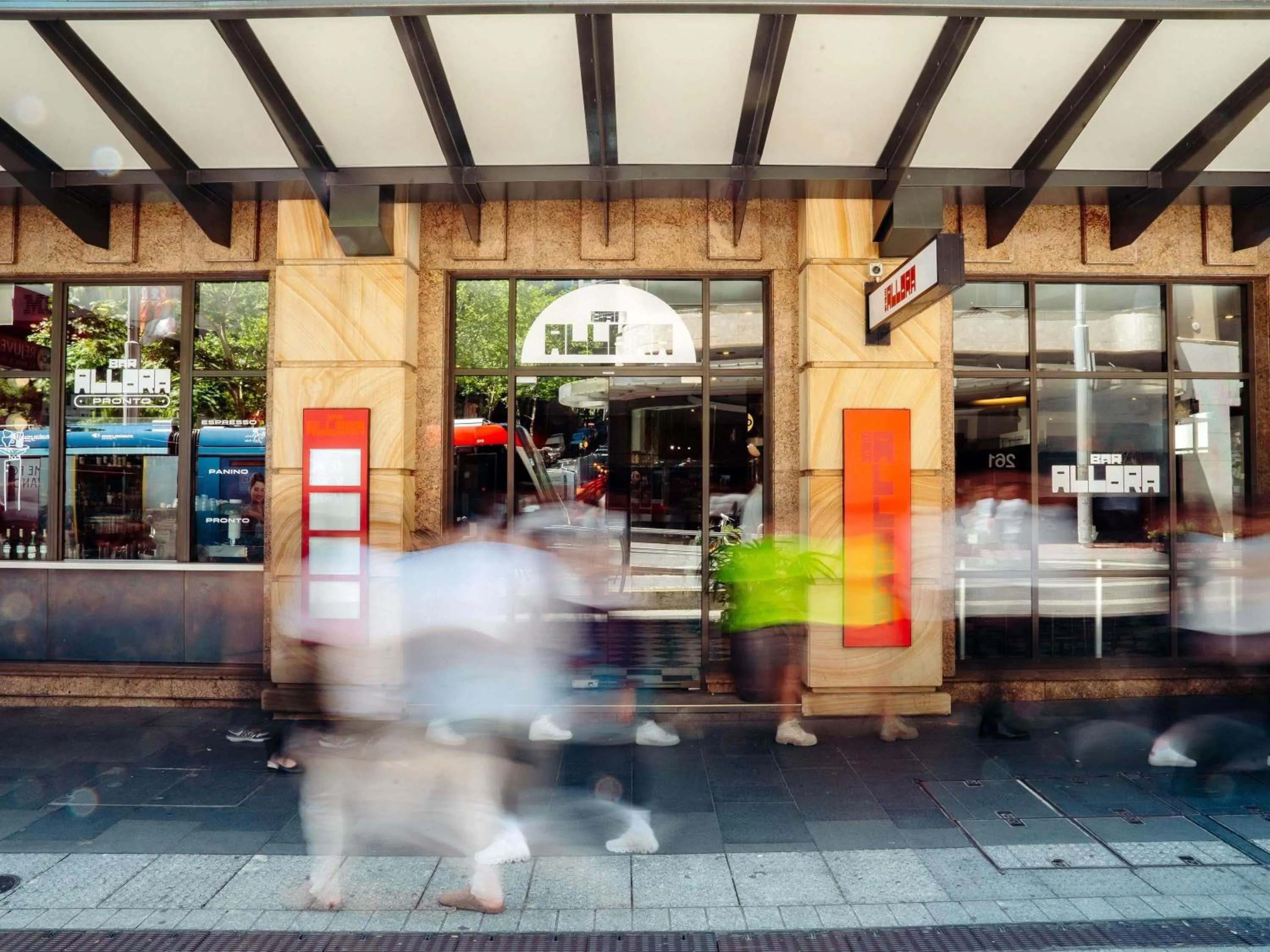 Restaurant/places to eat in Mantra 2 Bond Street