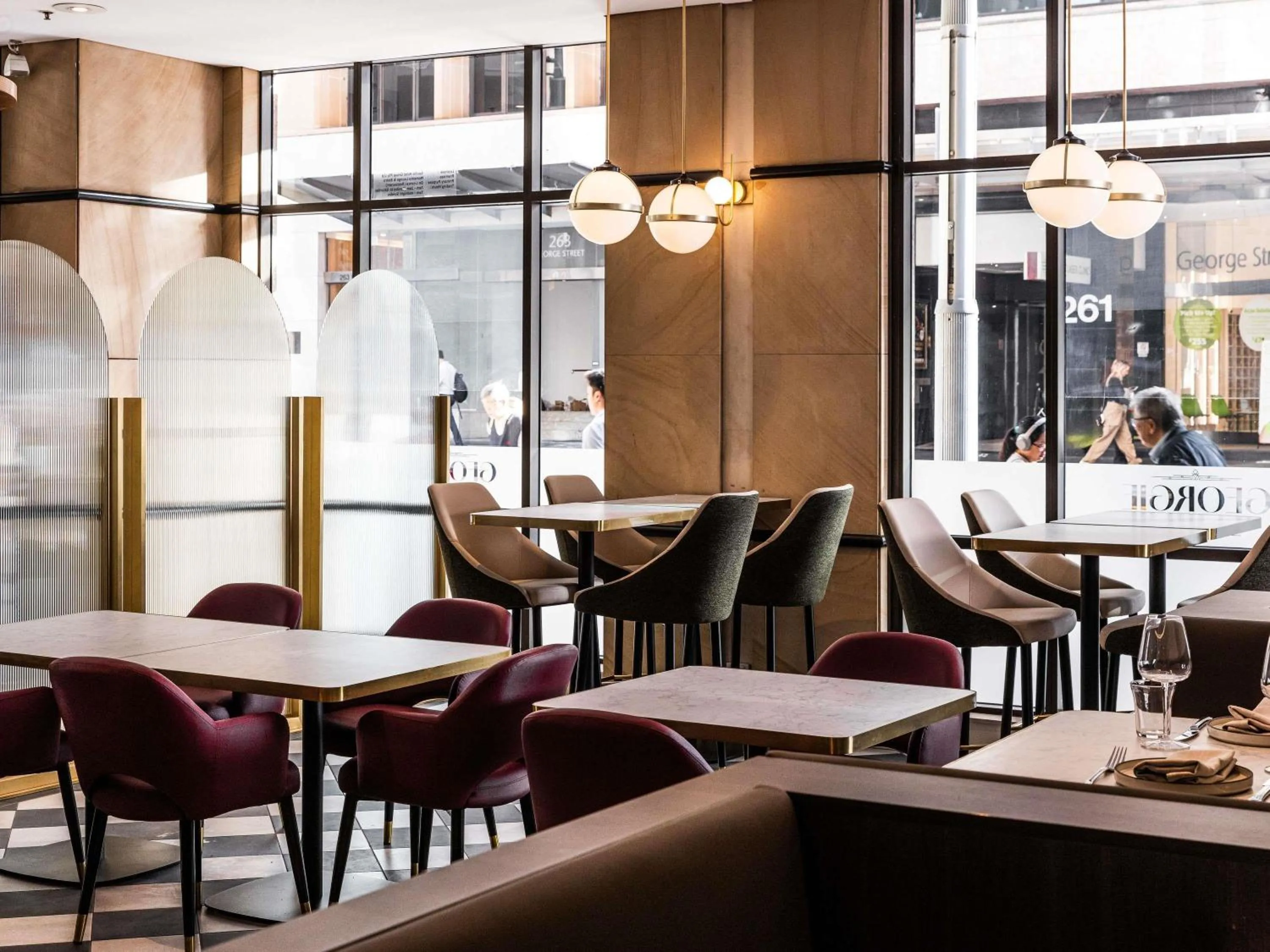 Restaurant/places to eat in Mantra 2 Bond Street