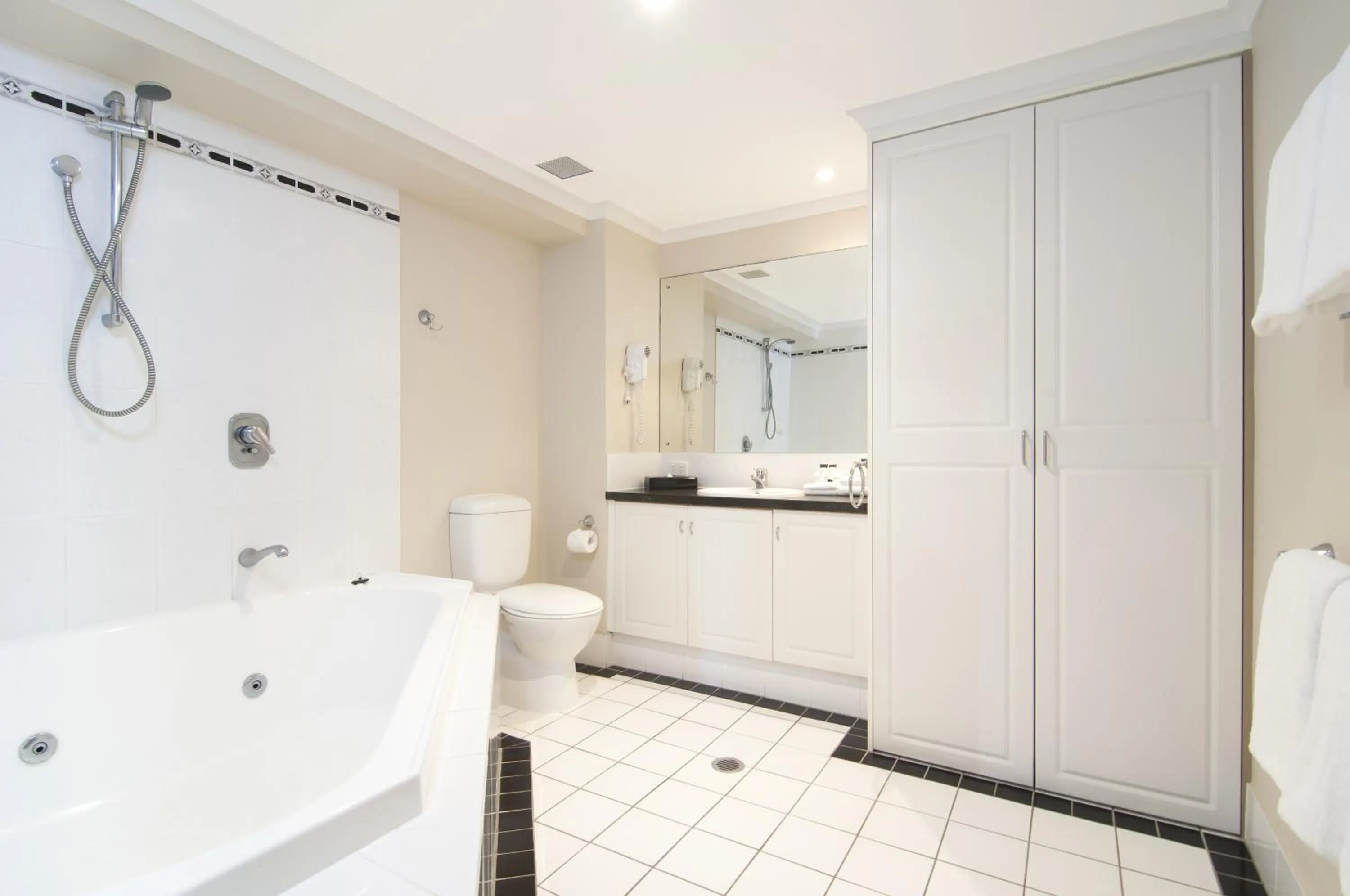 Shower in Regal Port Douglas