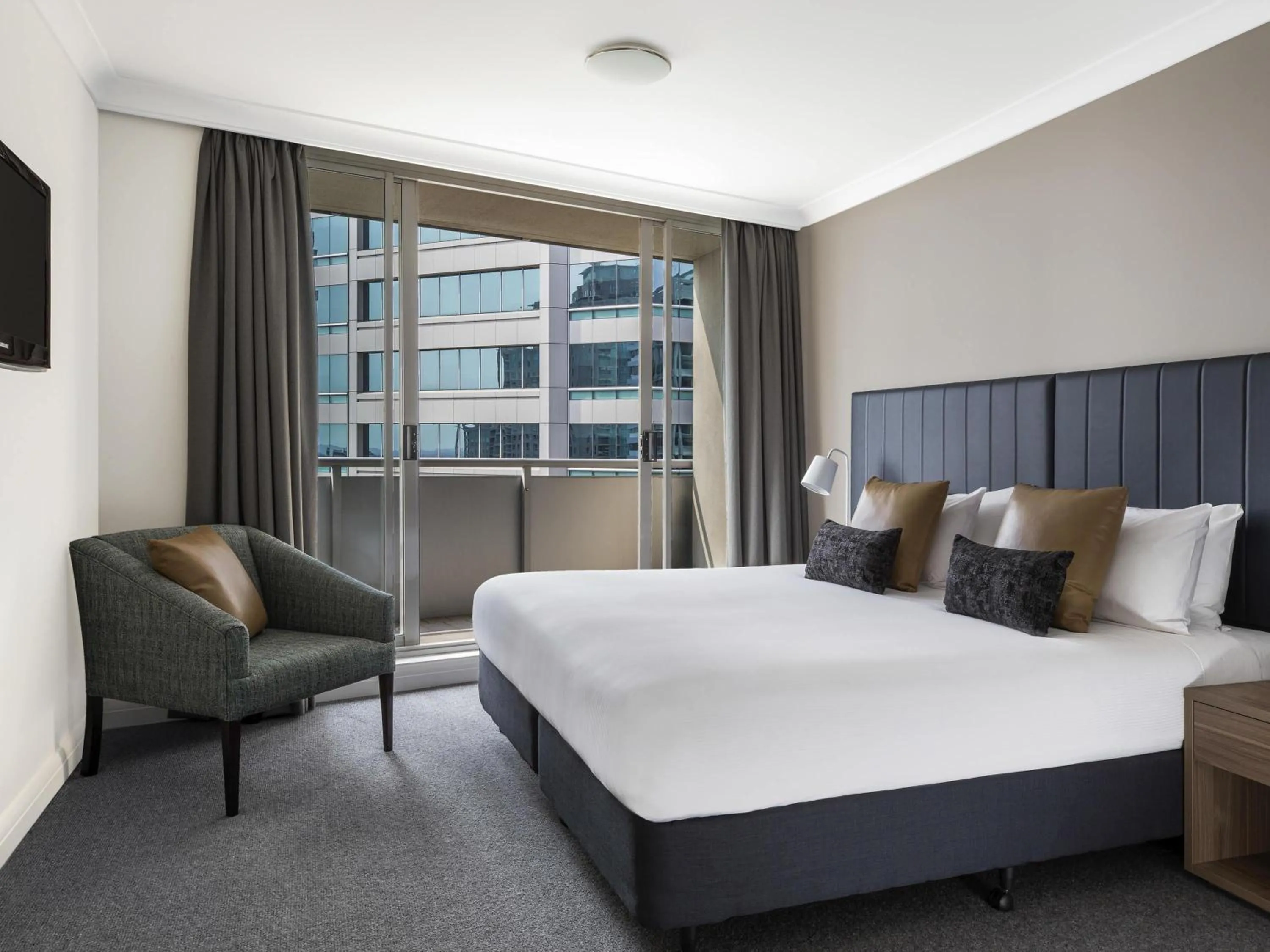 Property building, Bed in Mantra Chatswood