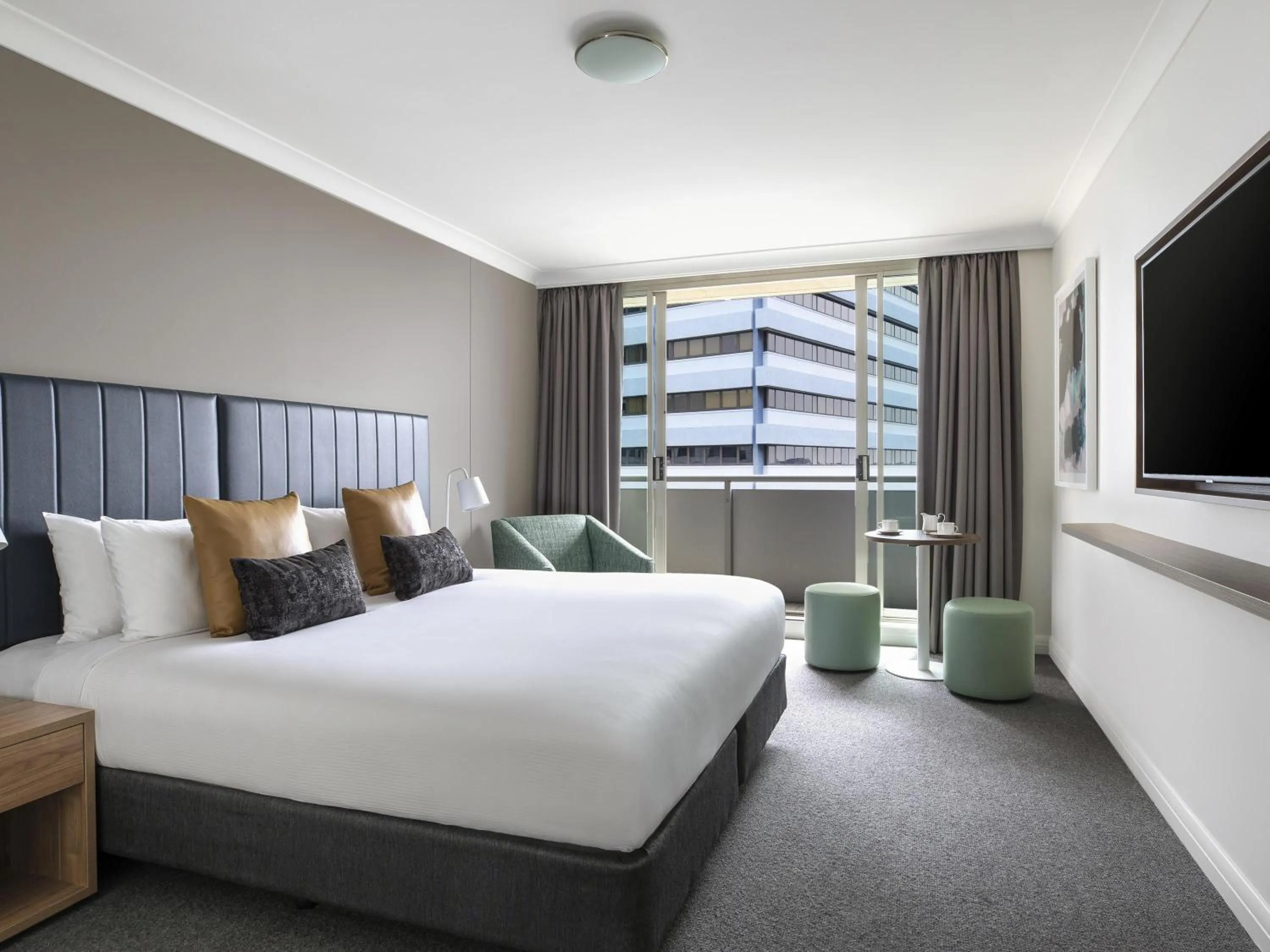 Bedroom, Bed in Mantra Chatswood