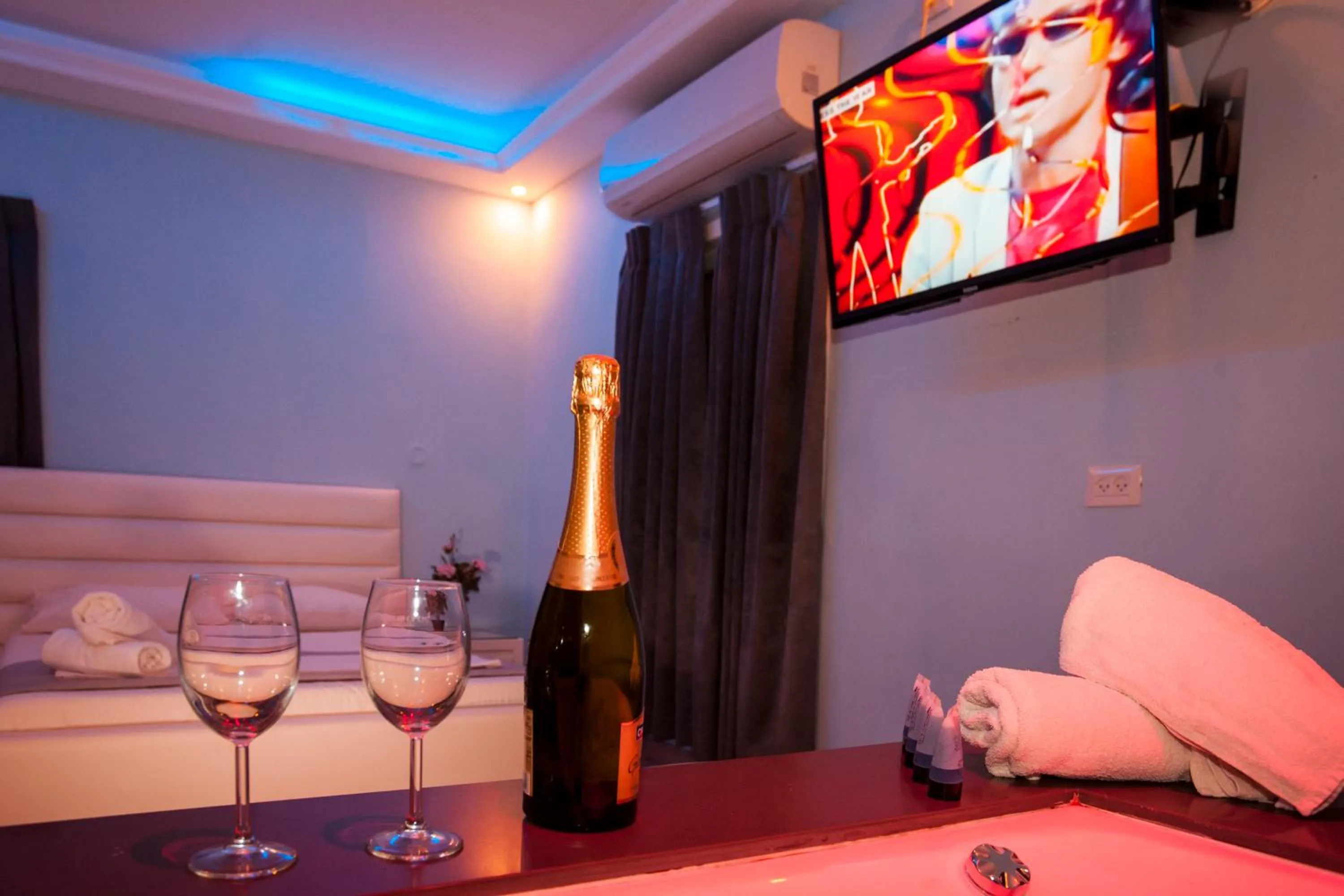 Photo of the whole room in Spat Beach