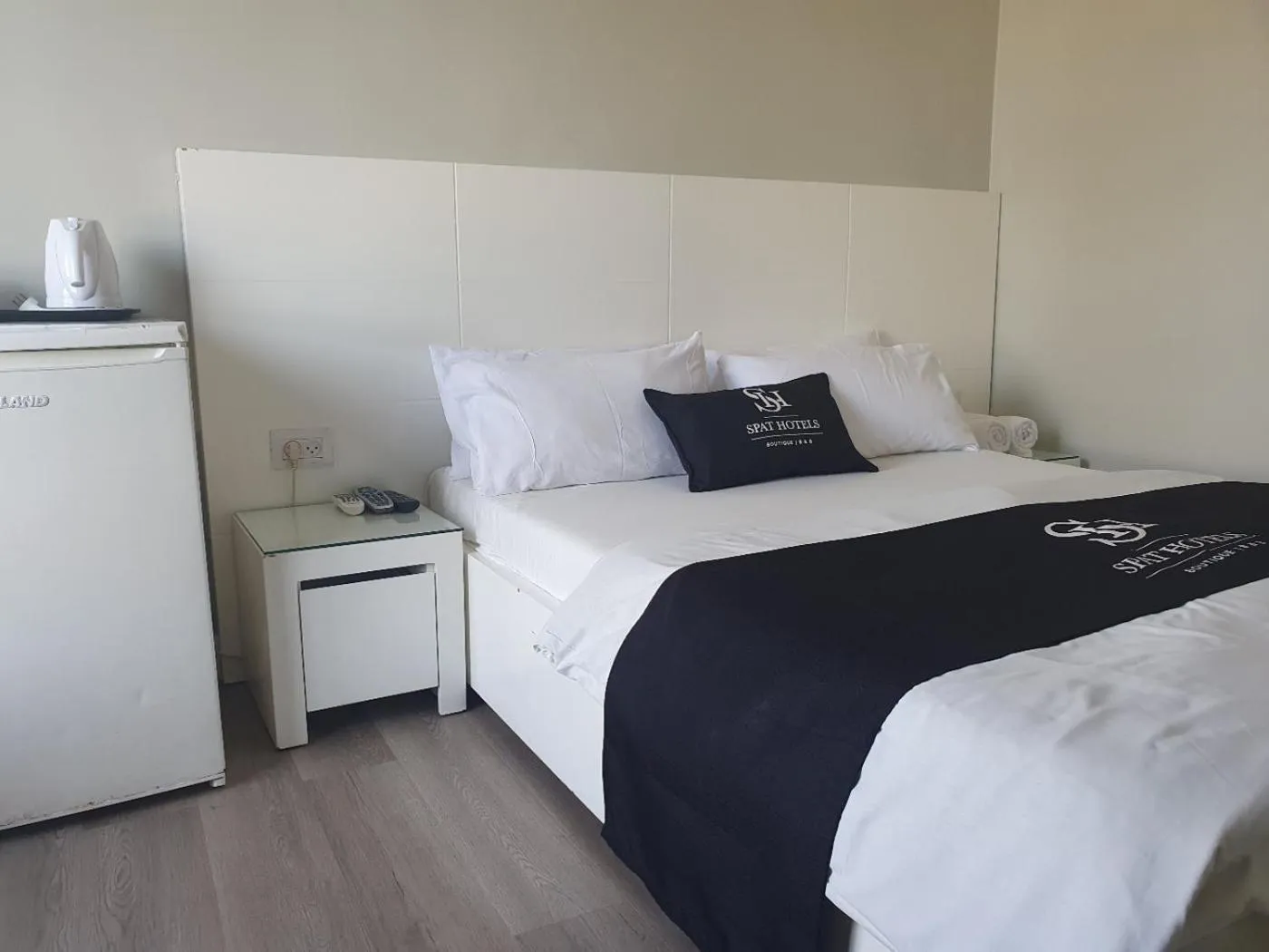 Photo of the whole room, Bed in Spat Beach