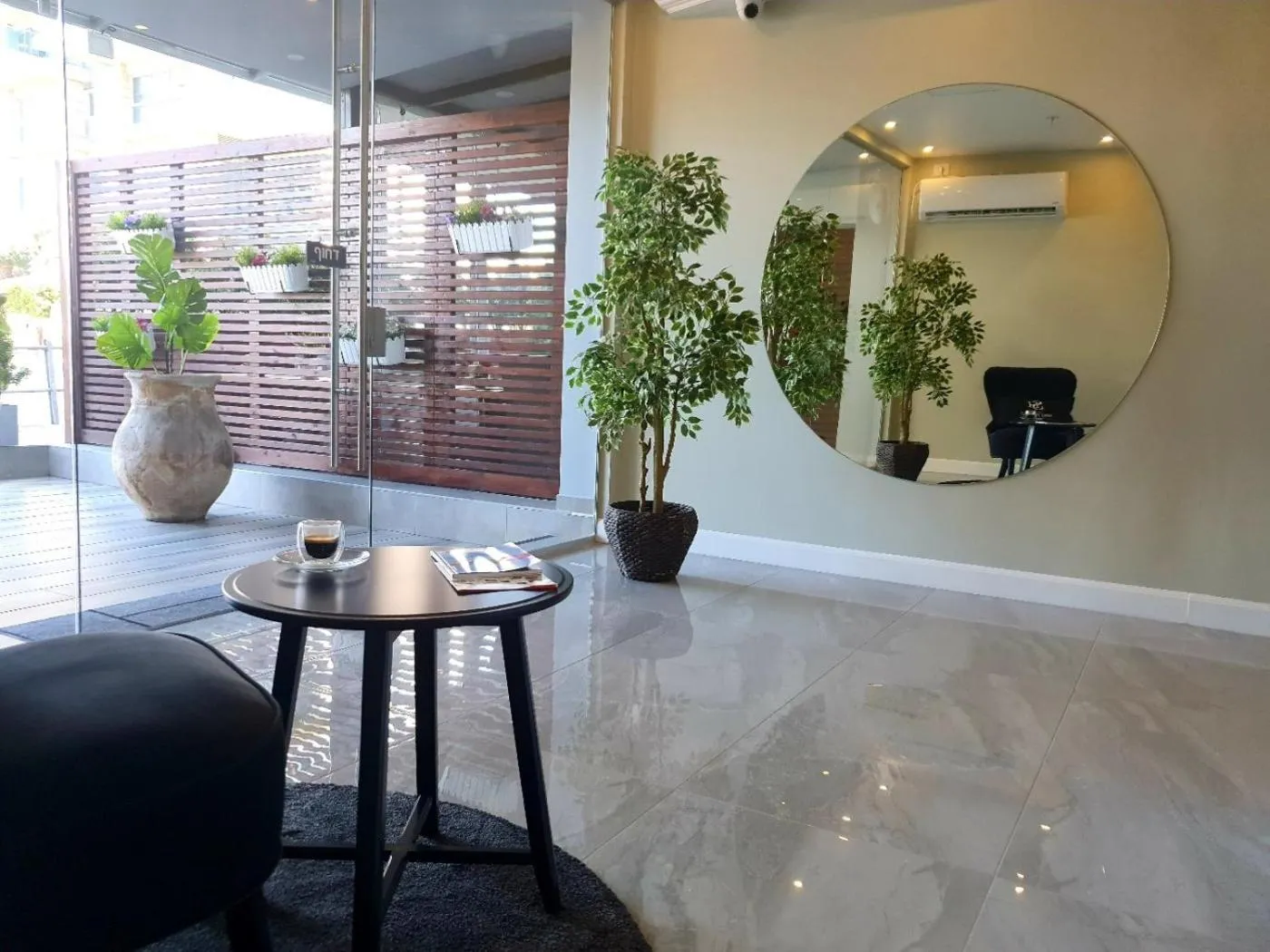 Facade/entrance in Spat Beach