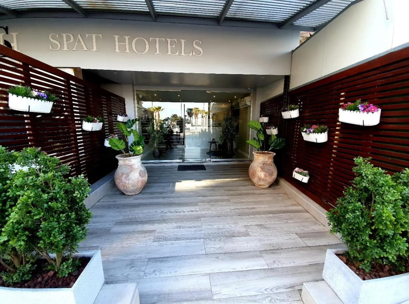 Facade/entrance in Spat Beach