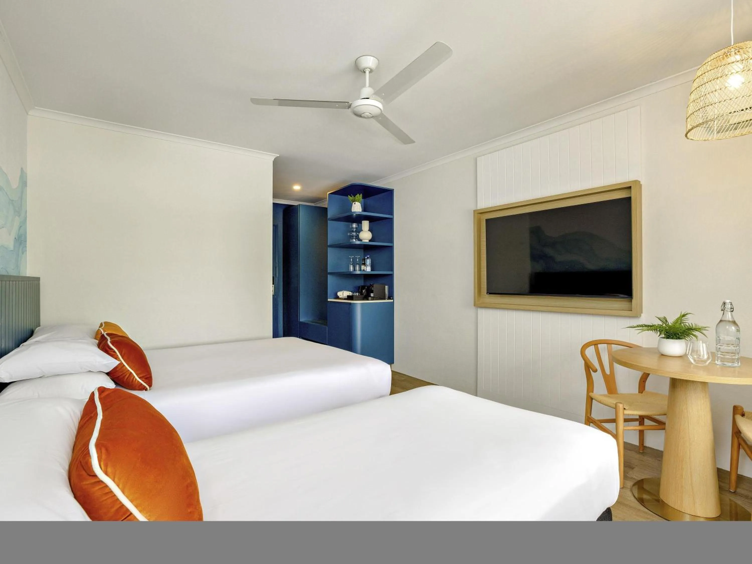 Bedroom, Bed in Mercure Cairns