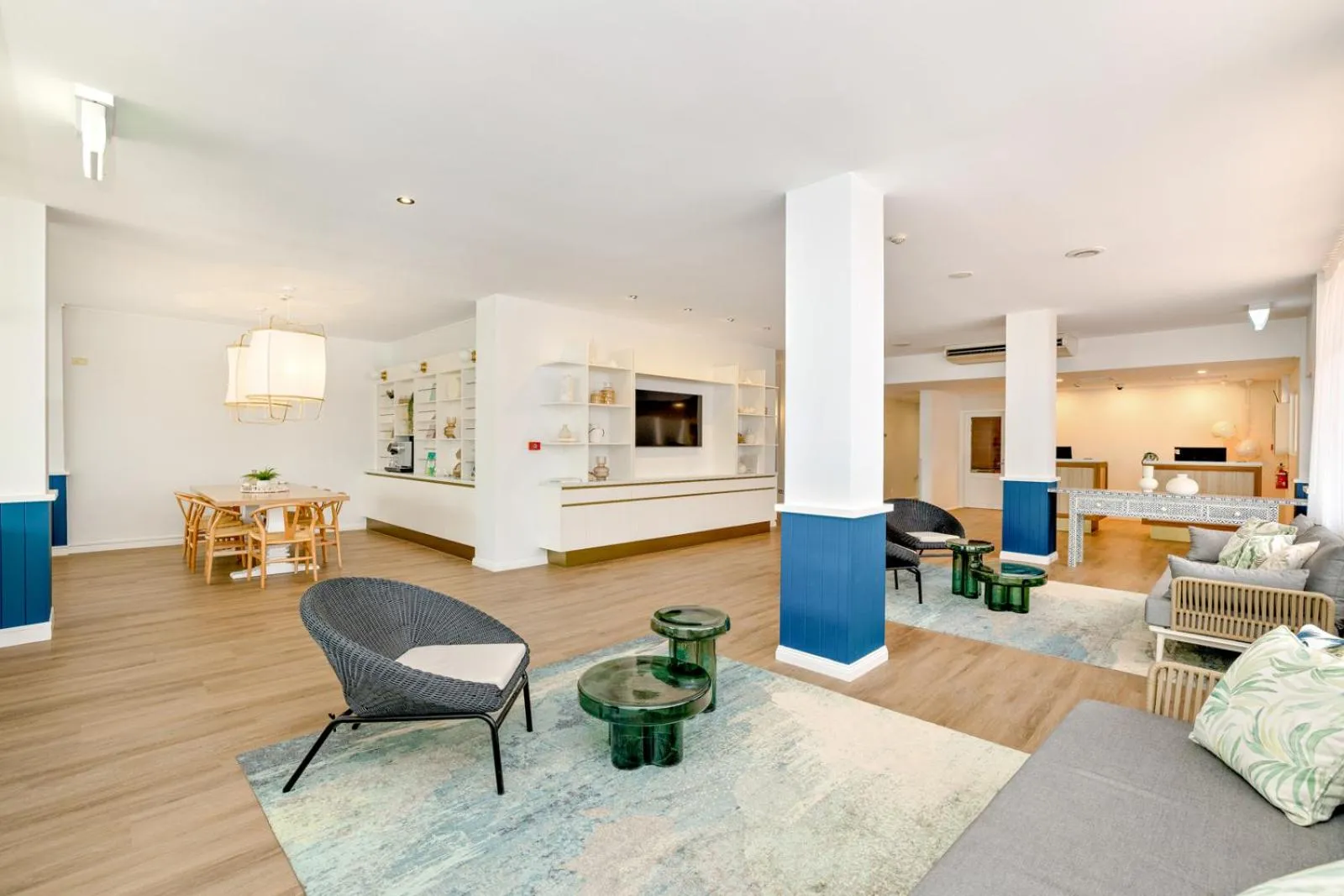 Lobby or reception in Mercure Cairns