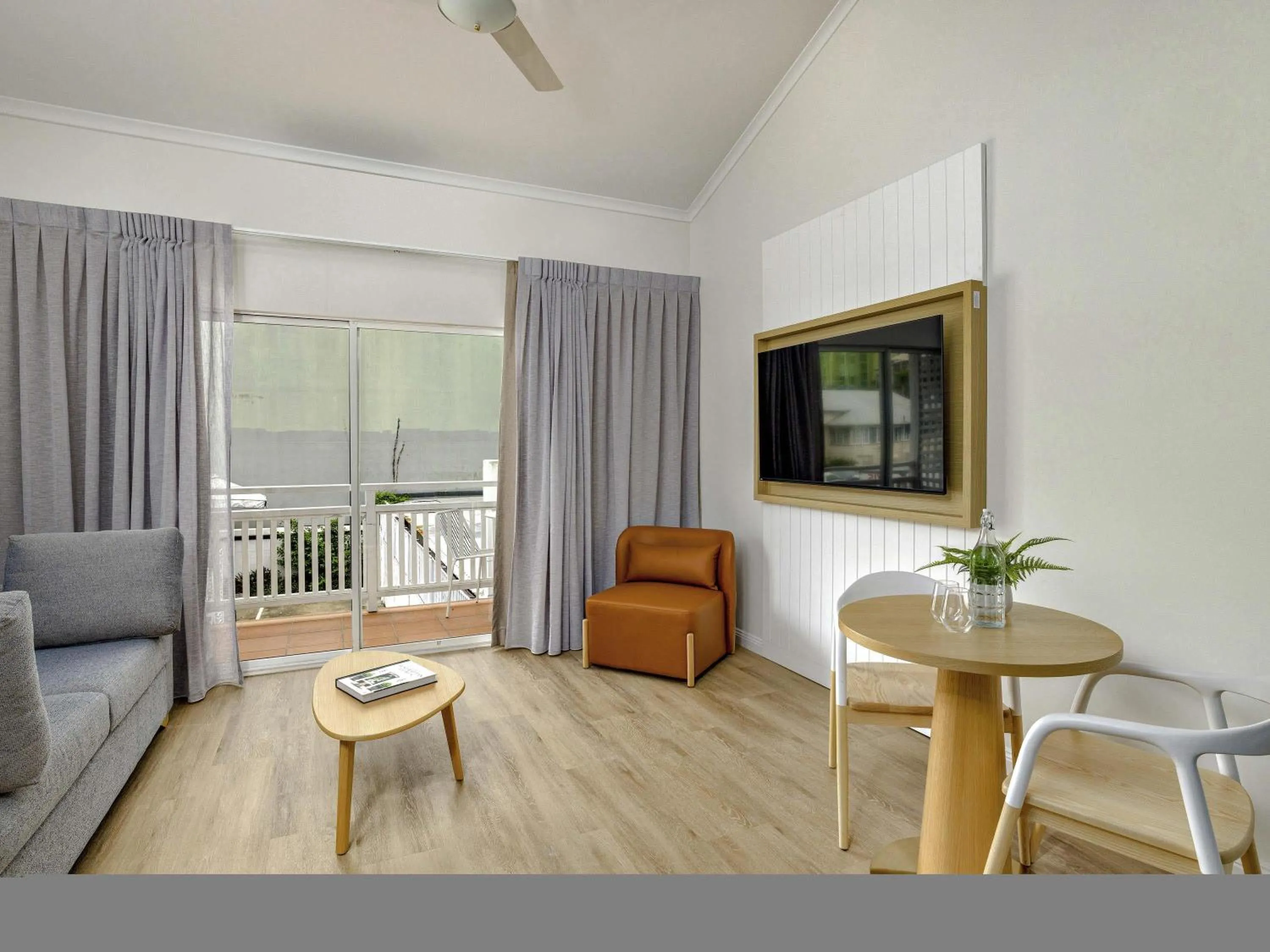 Bedroom in Mercure Cairns