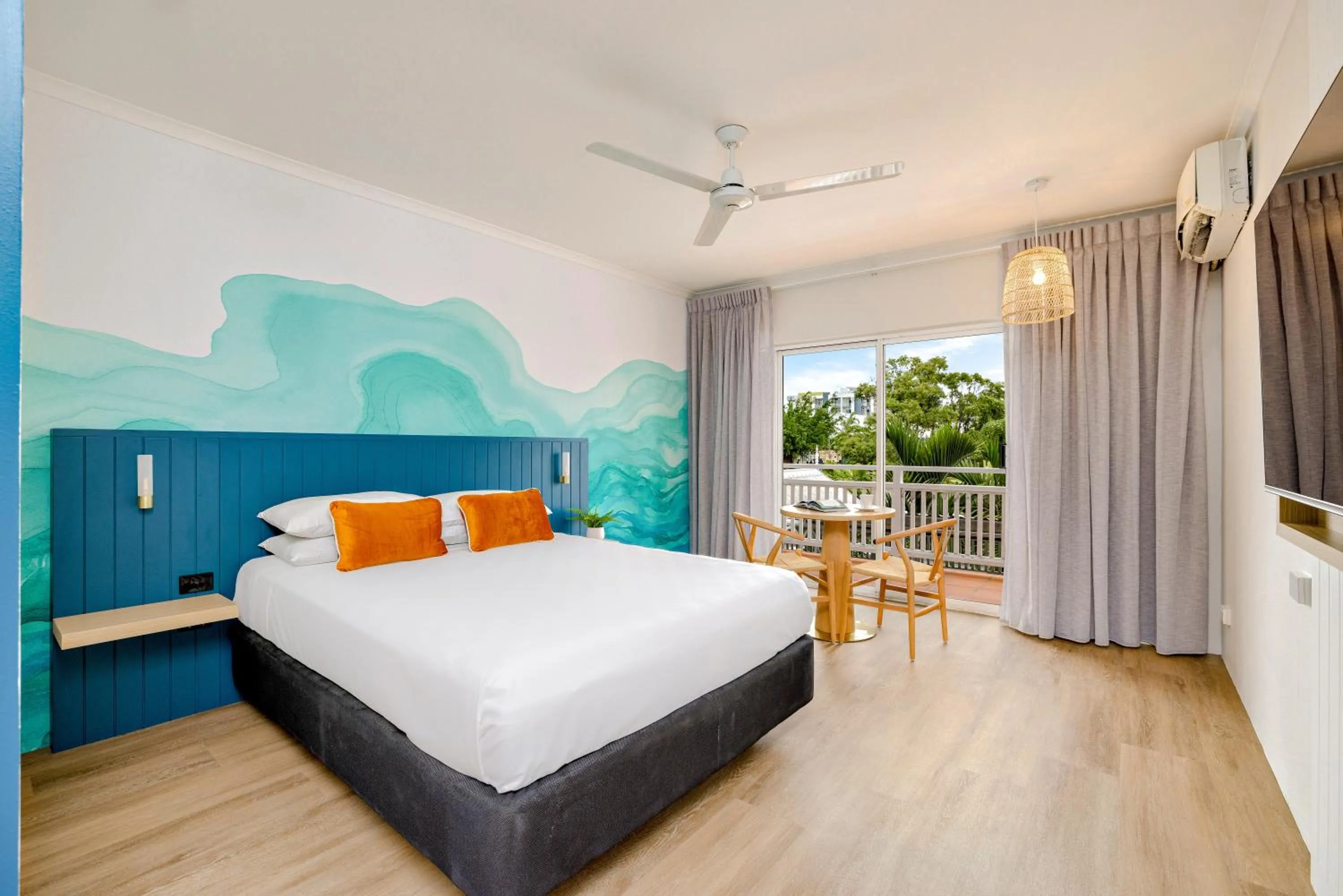 View (from property/room), Bed in Mercure Cairns