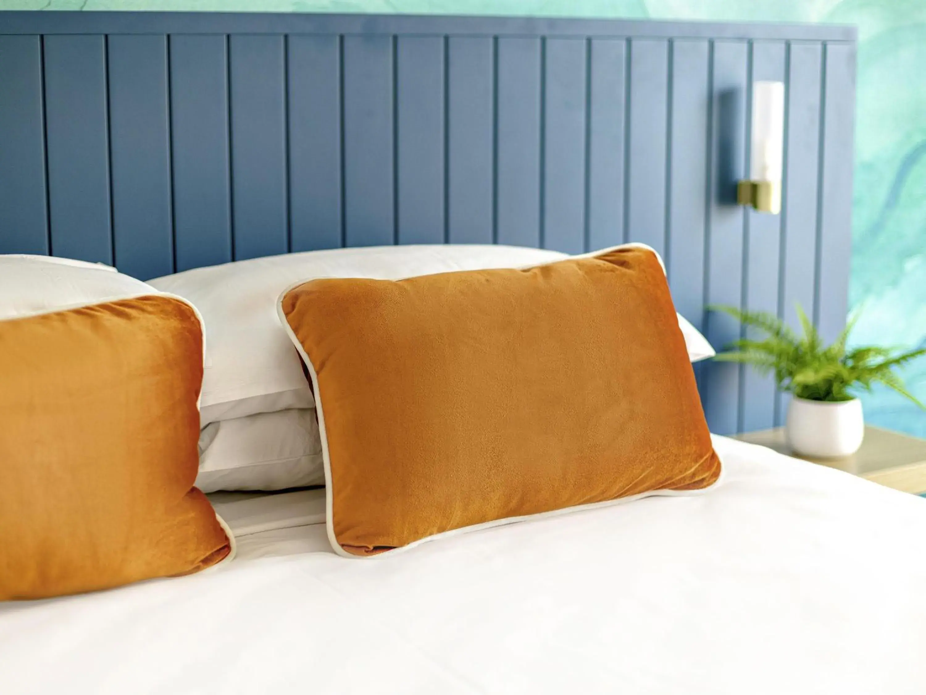 Standard Twin Room with 1 Queen and 1 Single Bed in Mercure Cairns Standard Twin Room with 1 Queen and 1 Single Bed in Mercure Cairns