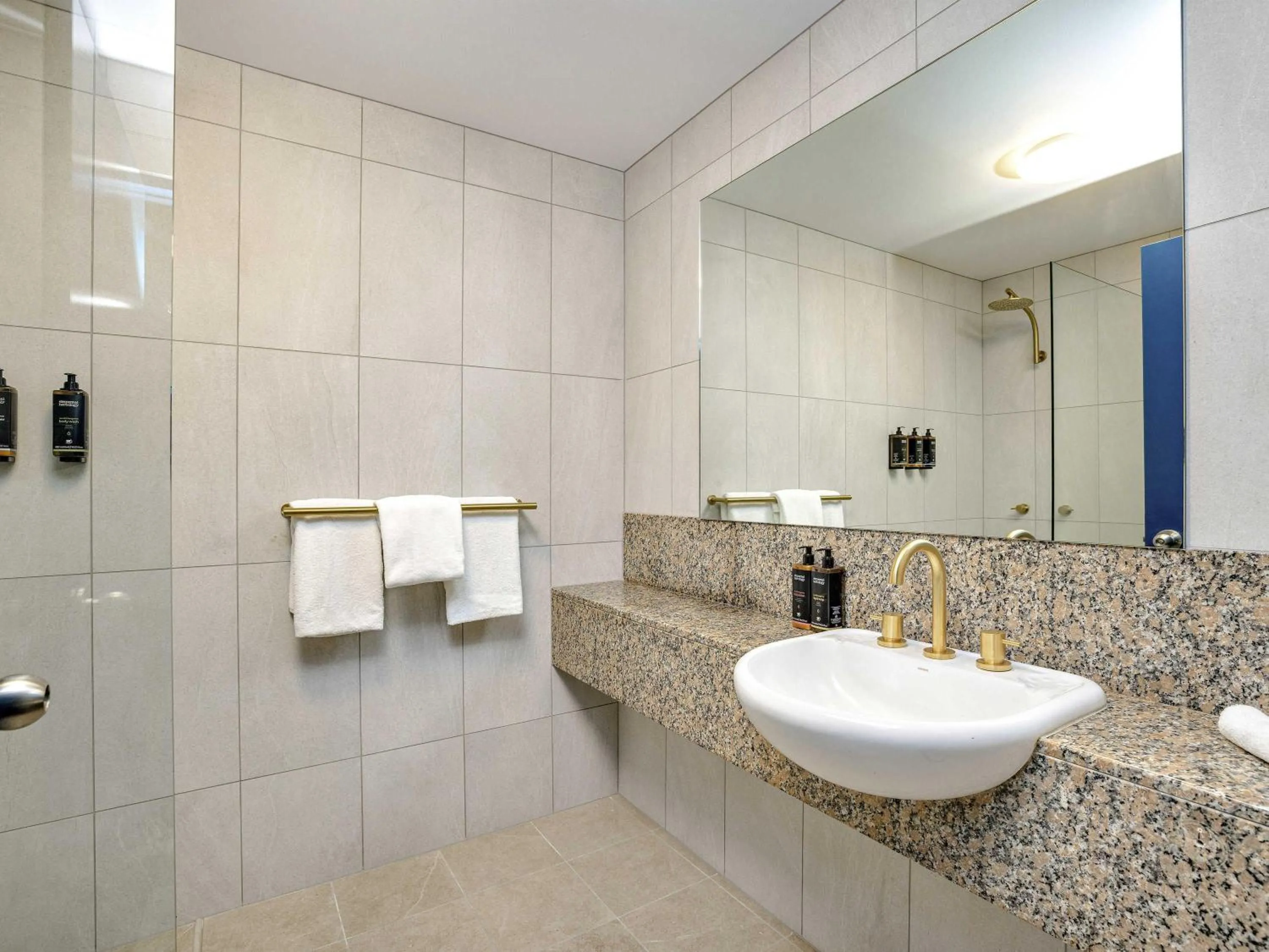 Bedroom in Mercure Cairns