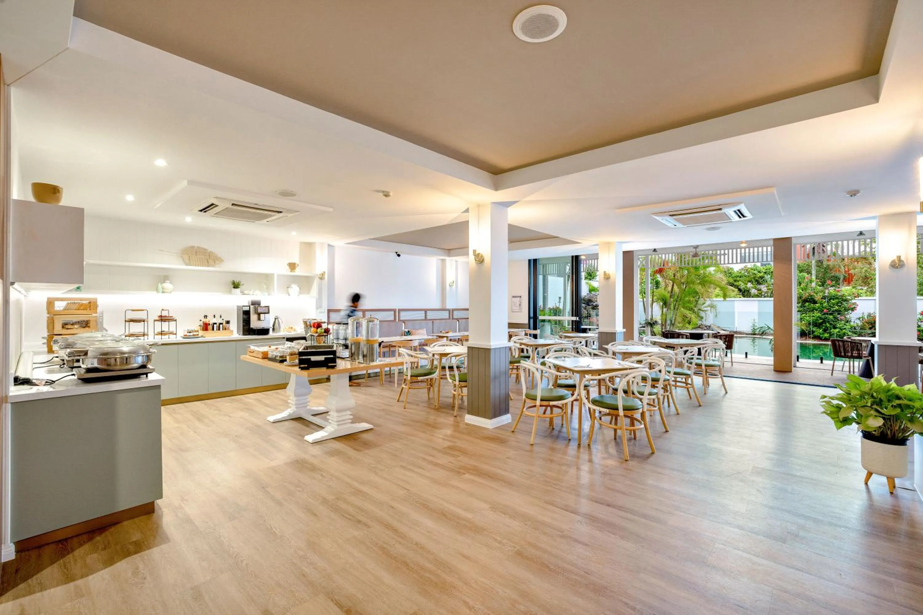 Restaurant/places to eat in Mercure Cairns