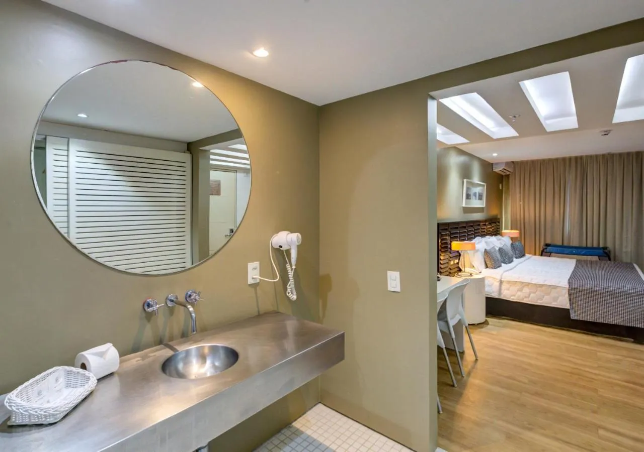 Bathroom, Bed in Rio Design Copacabana Hotel