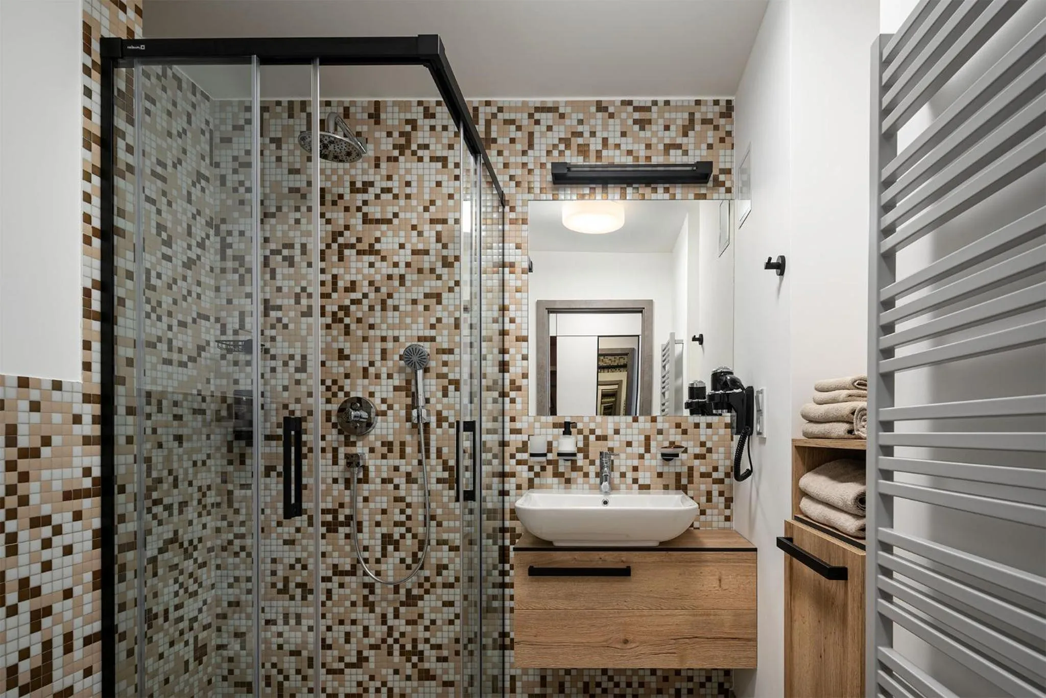 Shower, Bed in Hotel Osvit