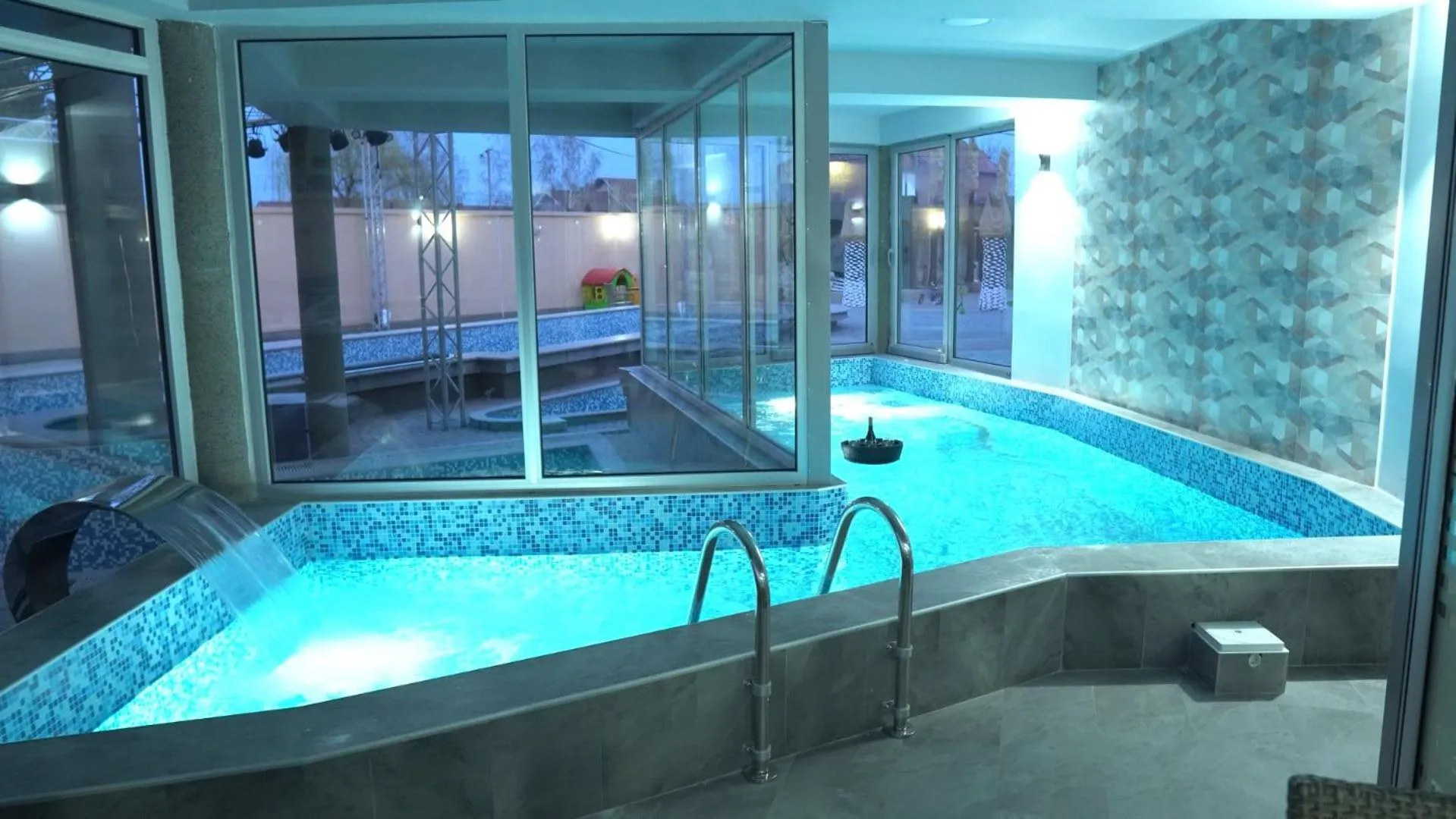 Swimming pool in Hotel Bella Nella