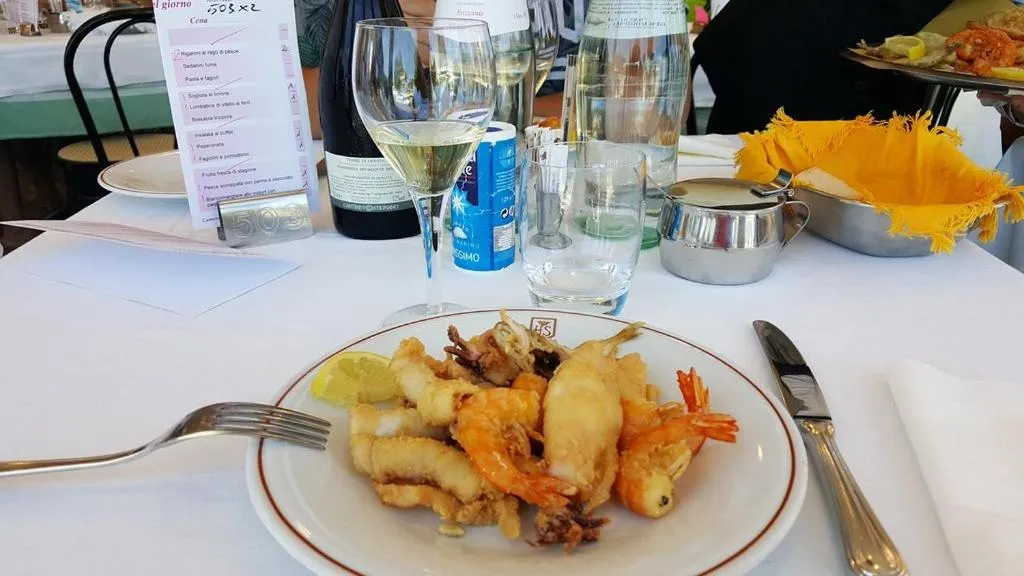 Restaurant/places to eat in Hotel Soraya