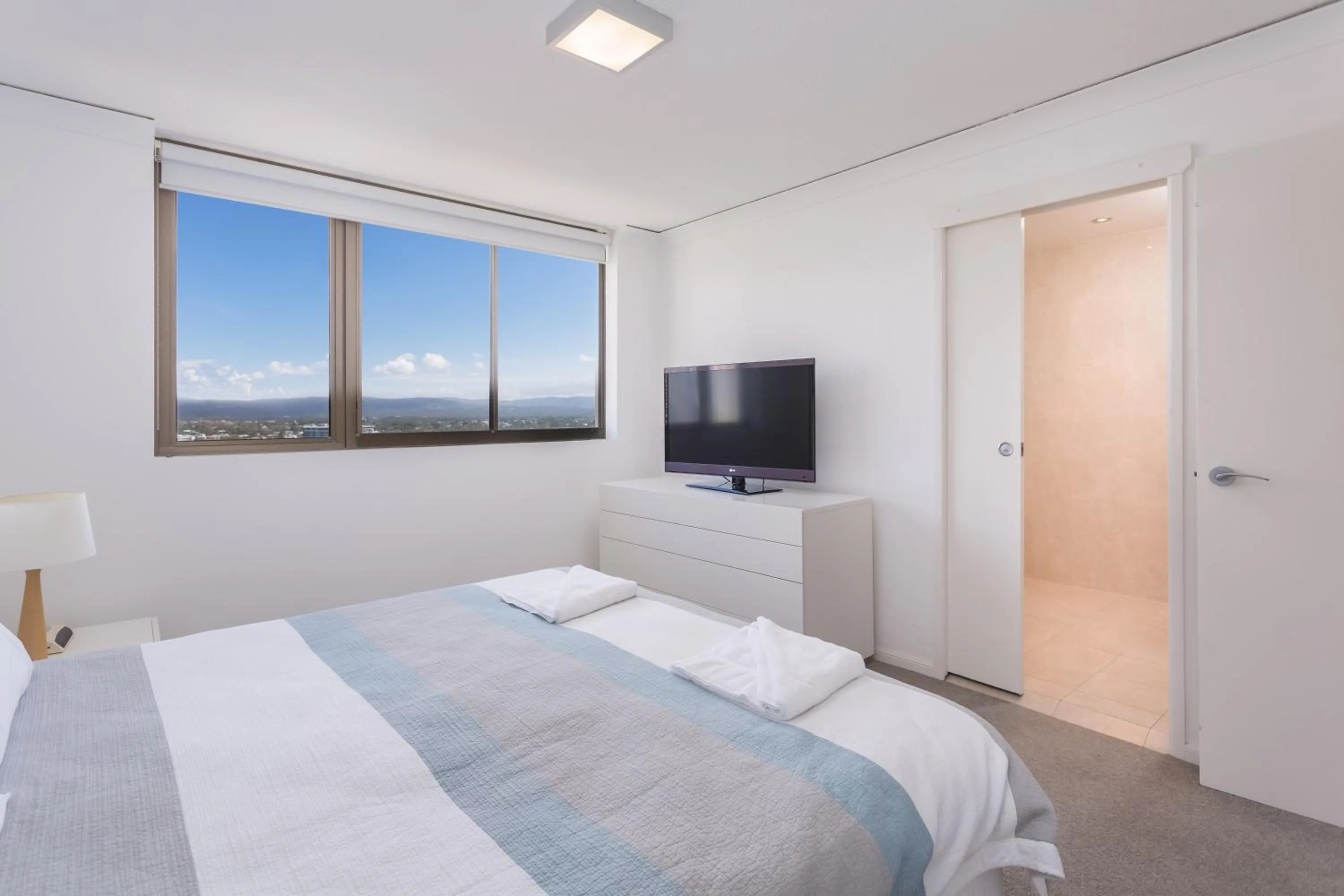 Bedroom, Bed in Ocean Royale