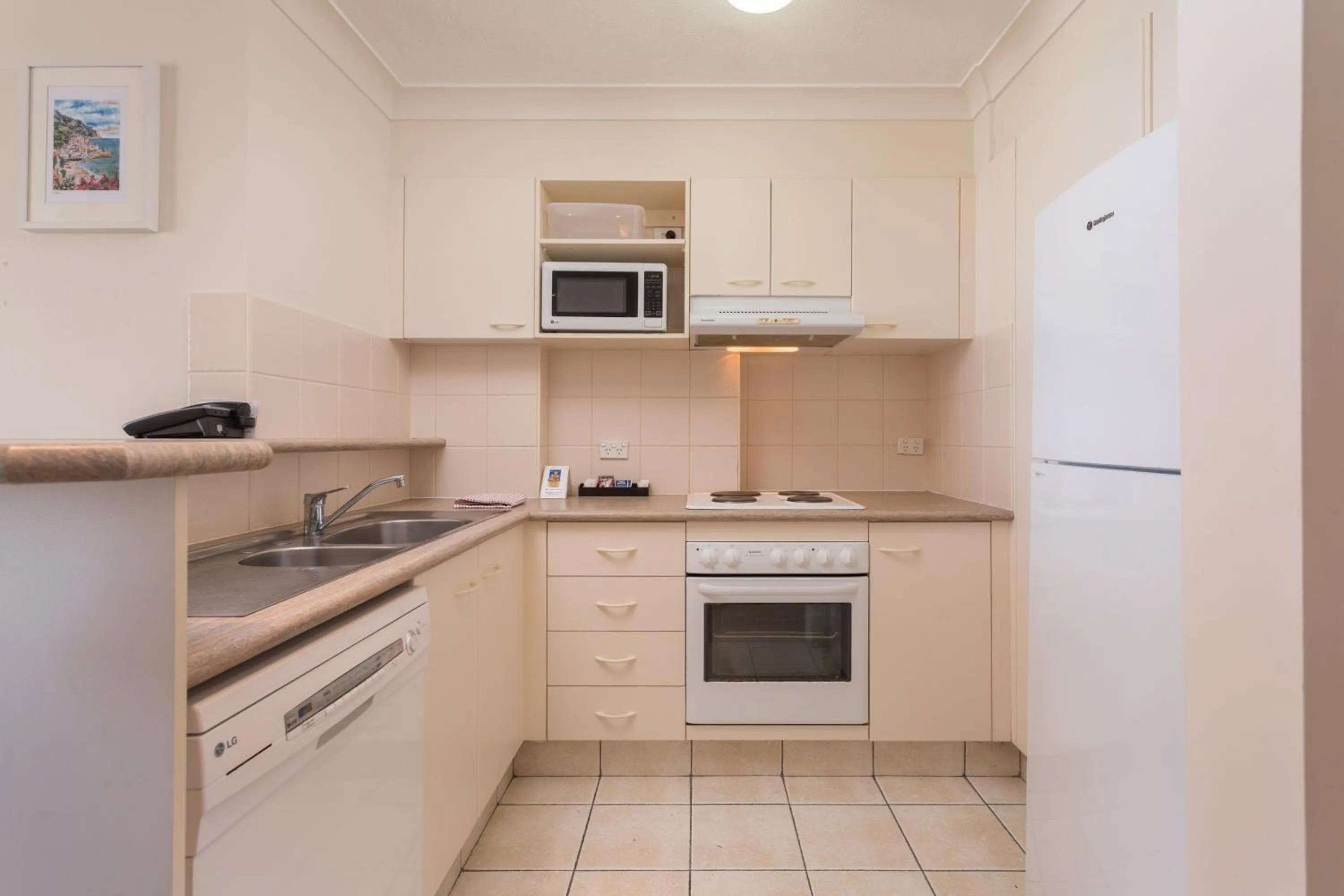 Kitchen or kitchenette in Ocean Royale