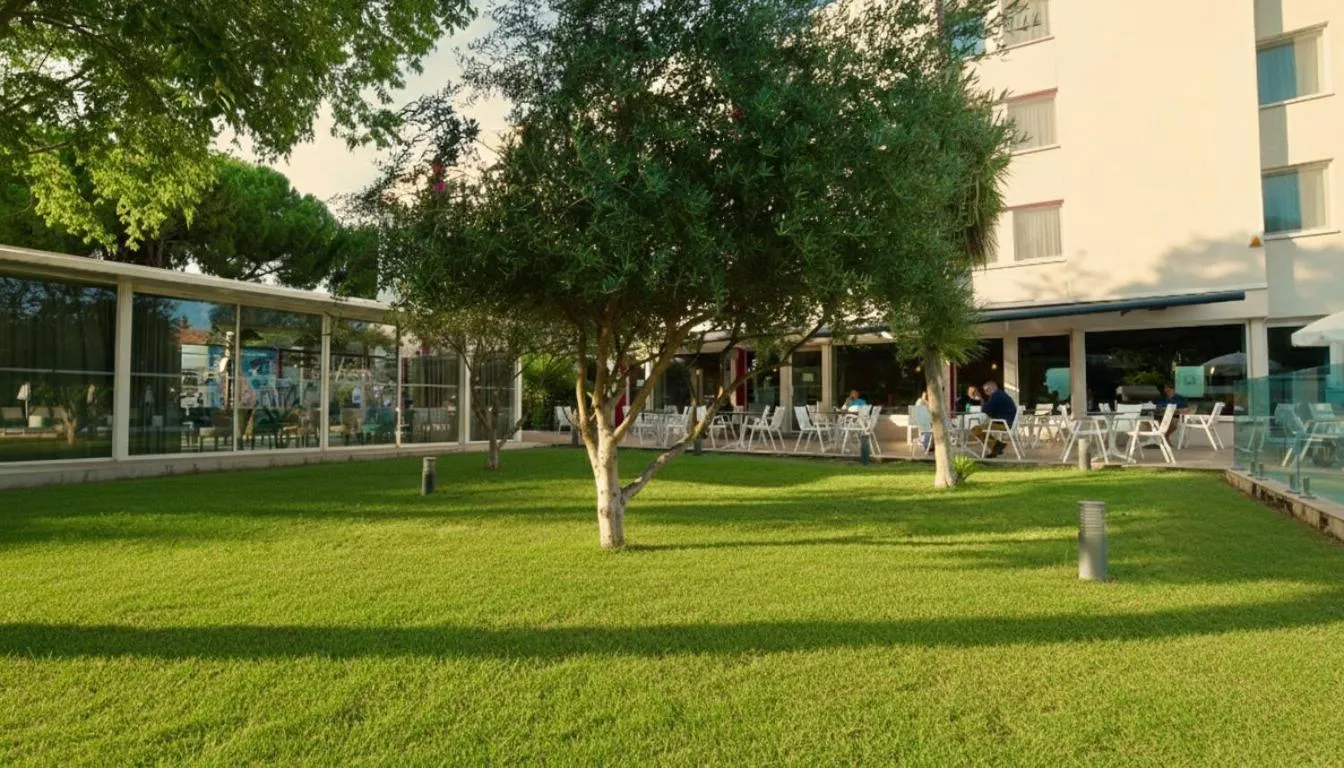 Garden in Best Western Hotelio Montpellier Sud