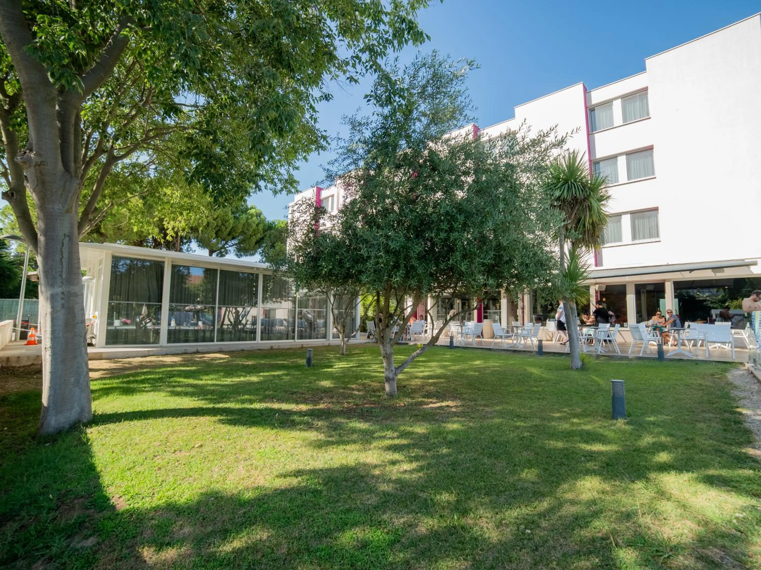 Garden in Best Western Hotelio Montpellier Sud