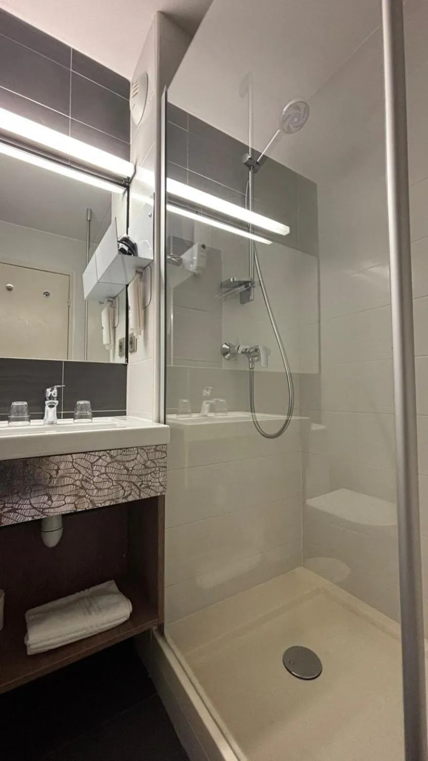 Bathroom in Best Western Hotelio Montpellier Sud