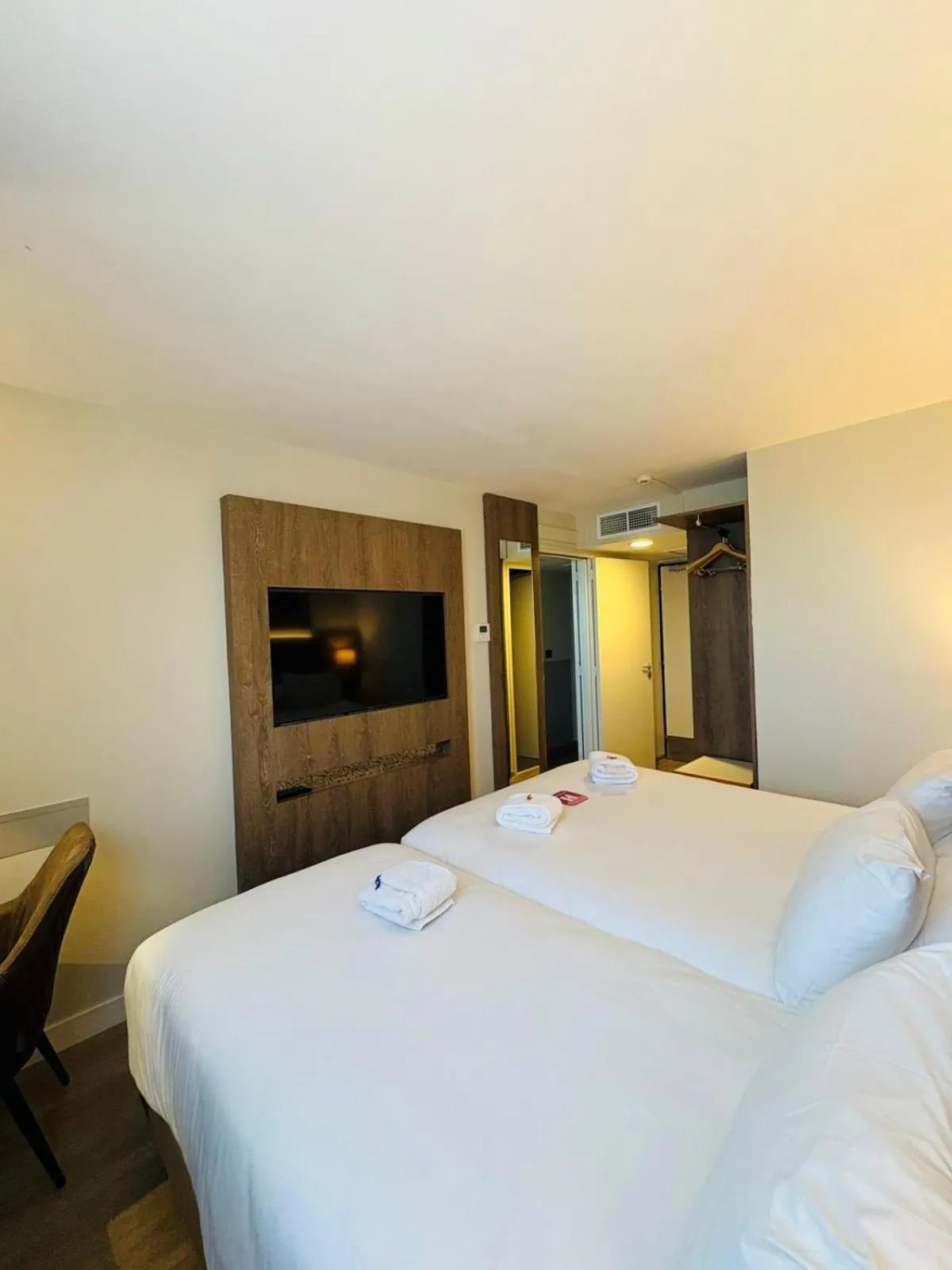 Bed in Best Western Hotelio Montpellier Sud