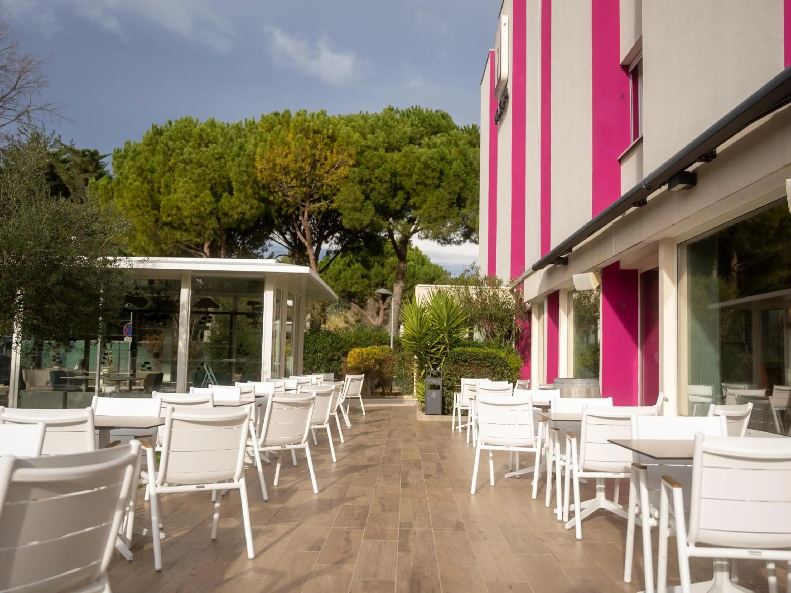 Patio in Best Western Hotelio Montpellier Sud