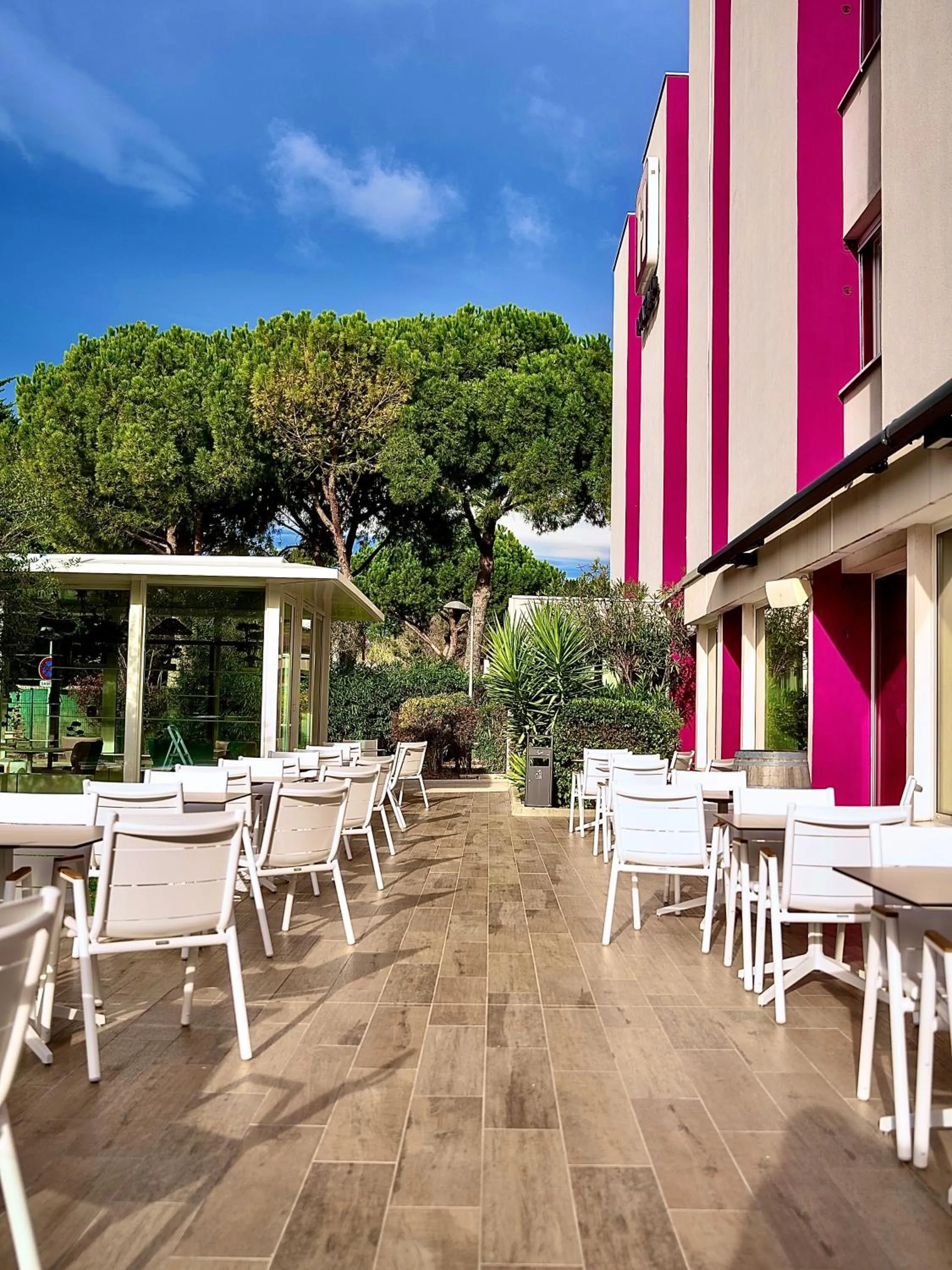 Patio in Best Western Hotelio Montpellier Sud