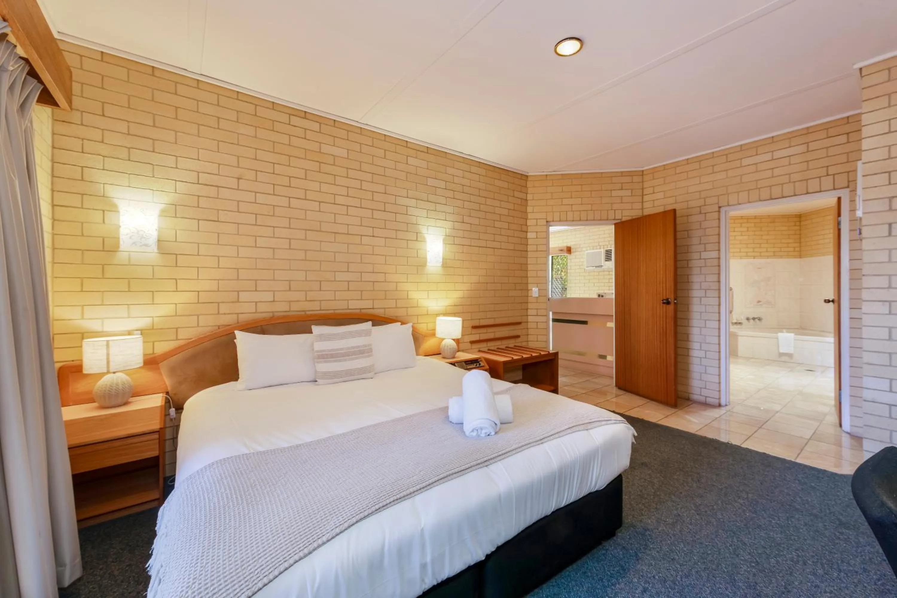 Spa and wellness centre/facilities, Bed in Bundaberg International