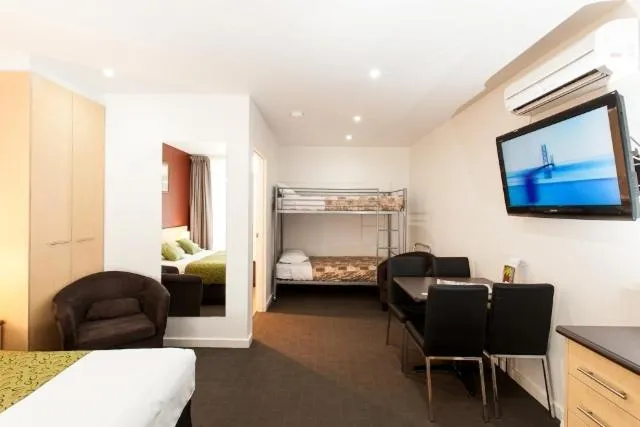 Bedroom, Bed in Mansfield Motel