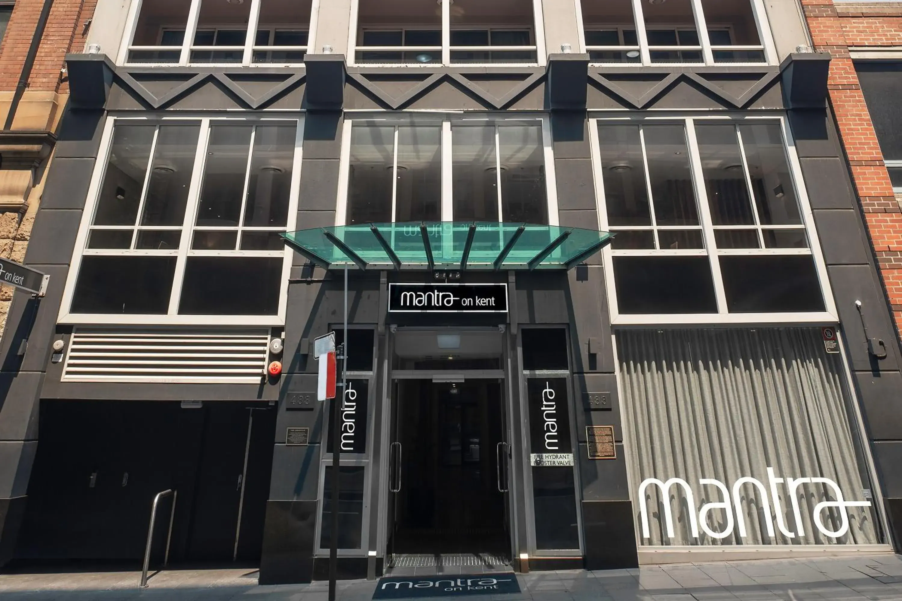 Facade/entrance in Mantra on Kent Facade/entrance in Mantra on Kent
